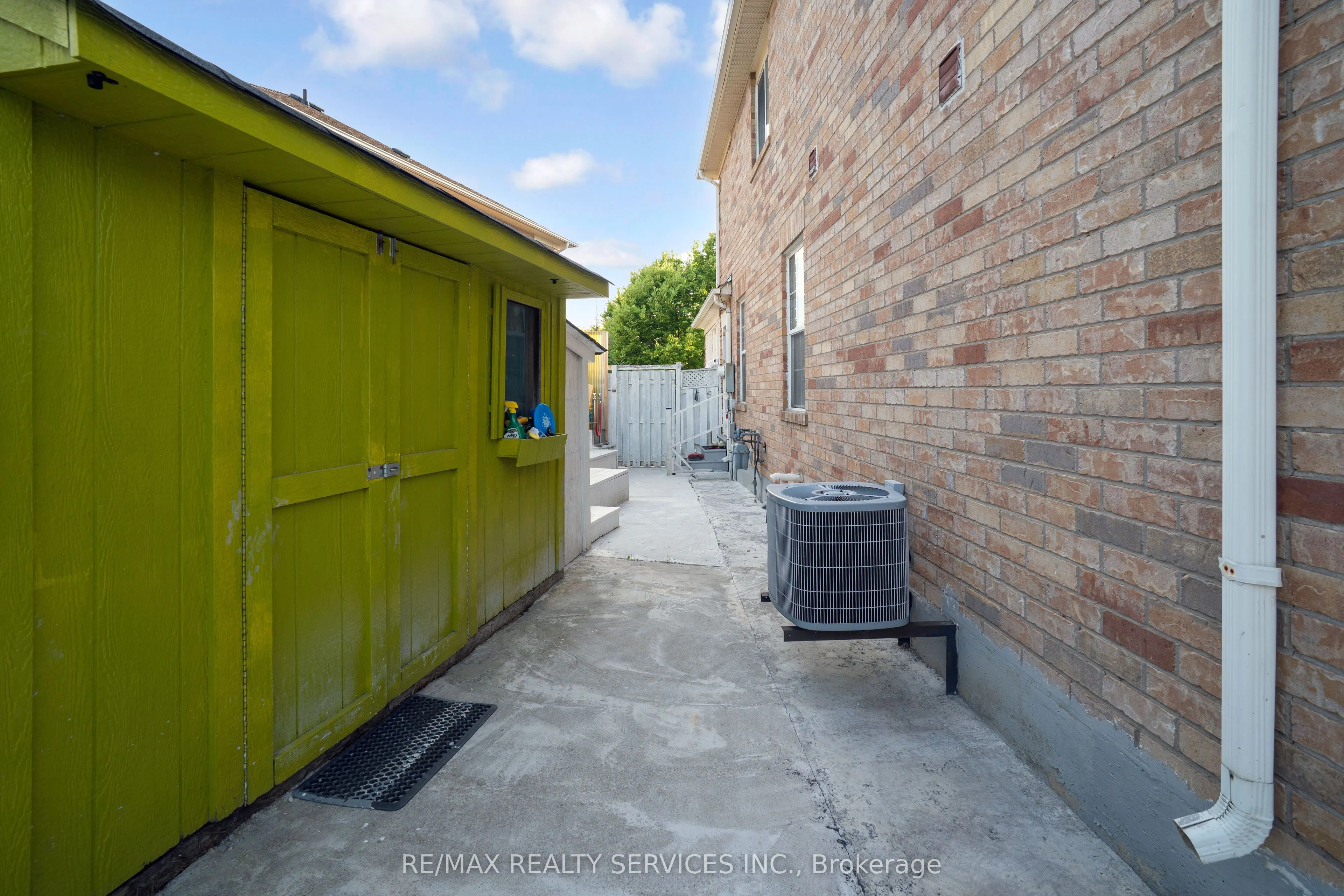15 Dunlop Court