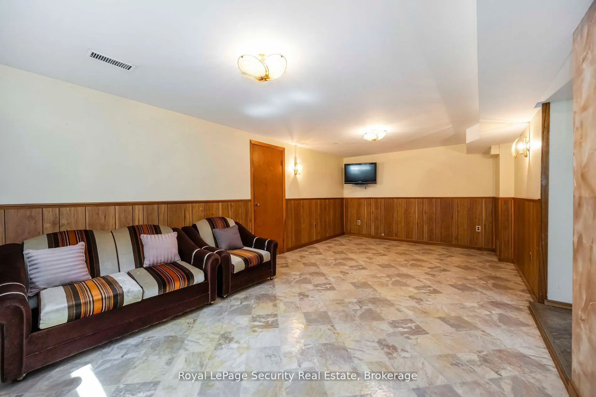 405 Rustic Road