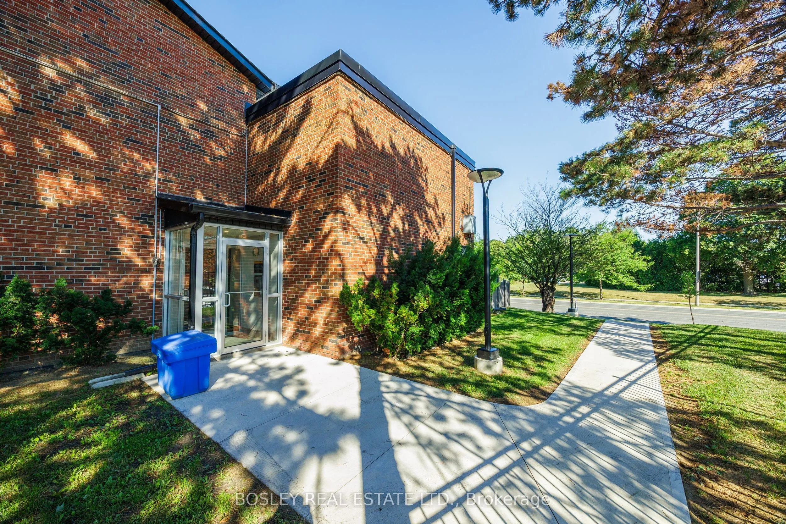 4345 Bloor Street W, #60