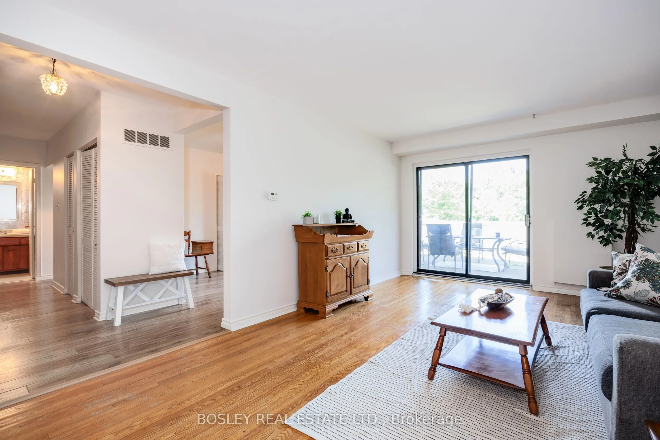 4345 Bloor Street W, #60