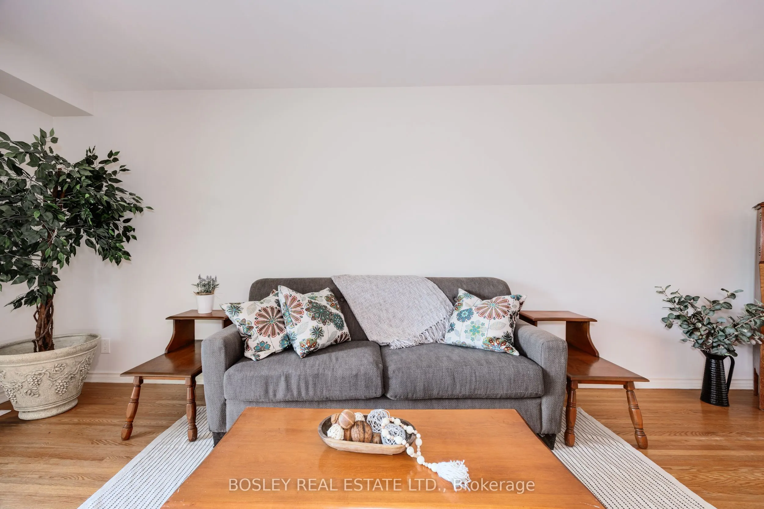 4345 Bloor Street W, #60