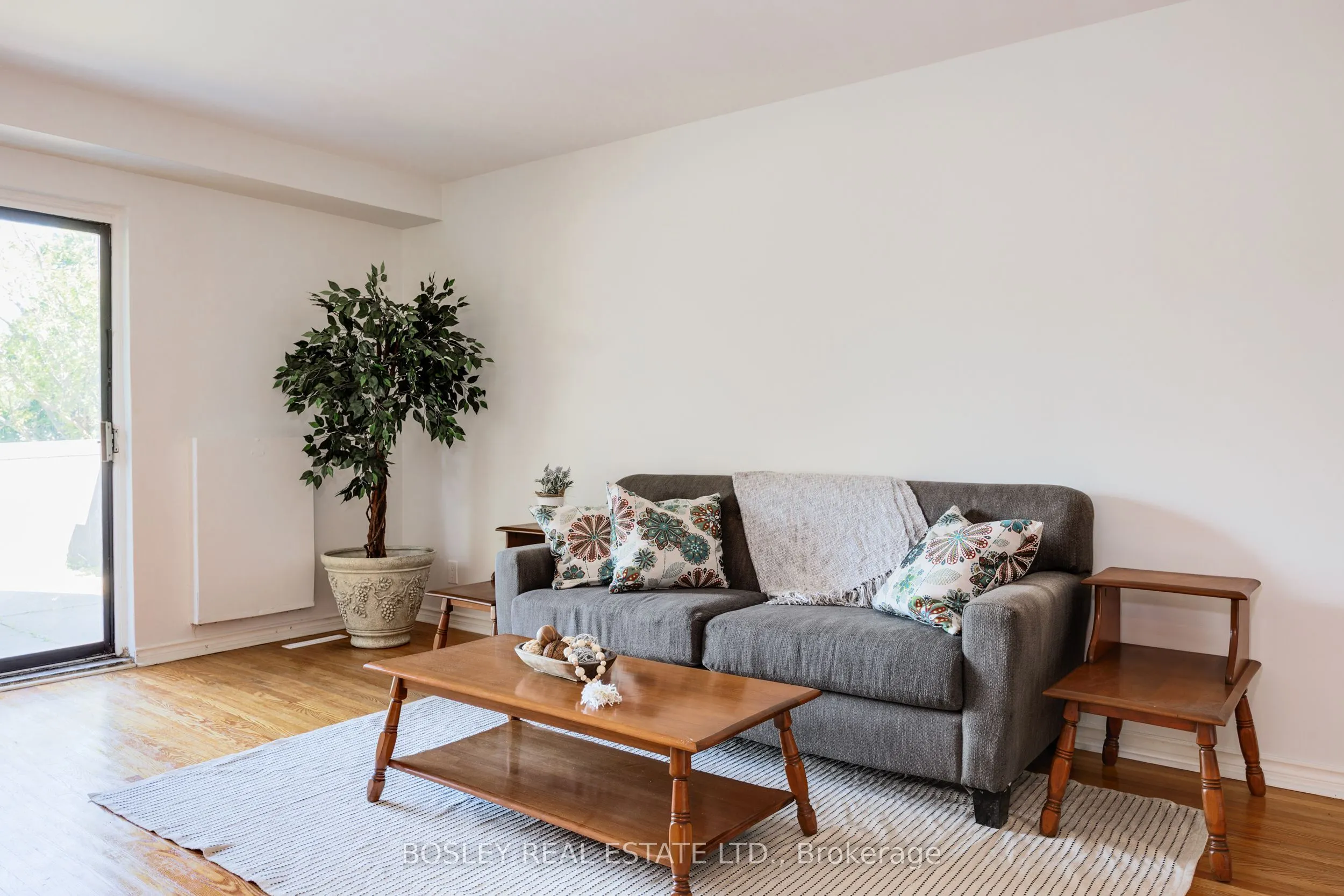 4345 Bloor Street W, #60