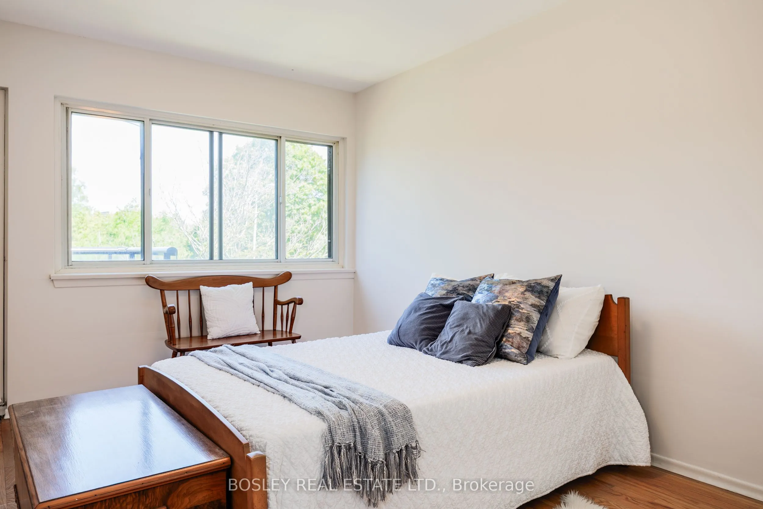 4345 Bloor Street W, #60