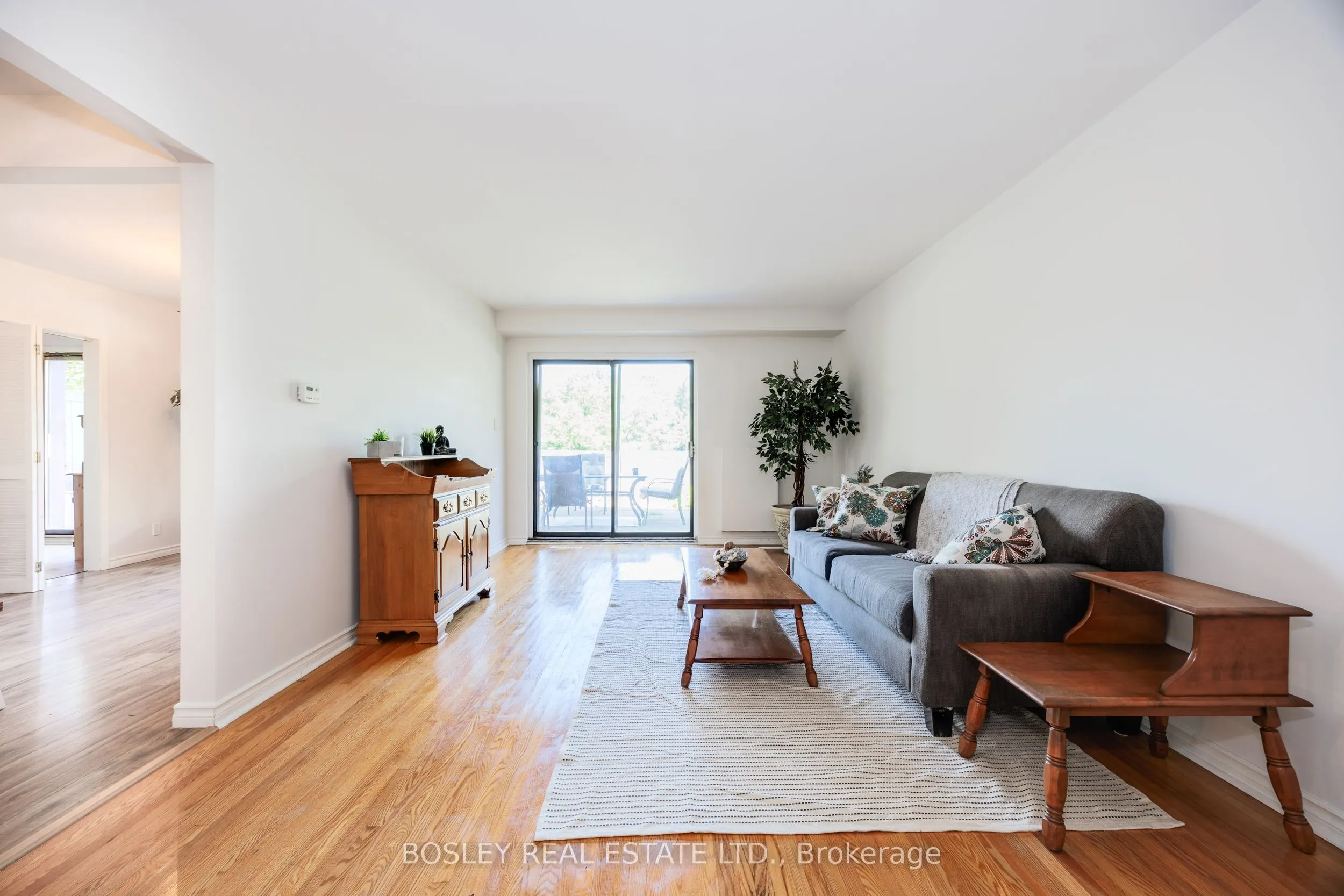 4345 Bloor Street W, #60
