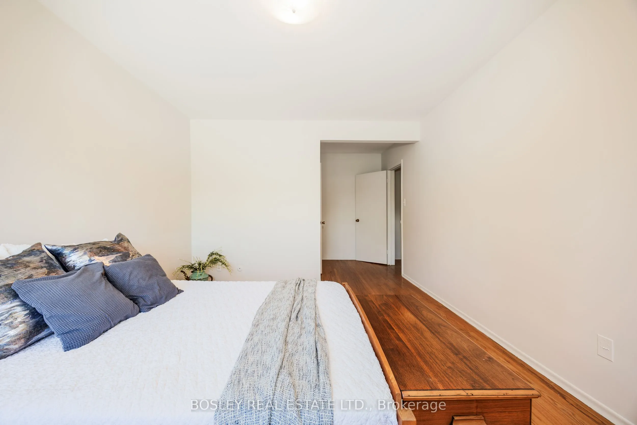 4345 Bloor Street W, #60