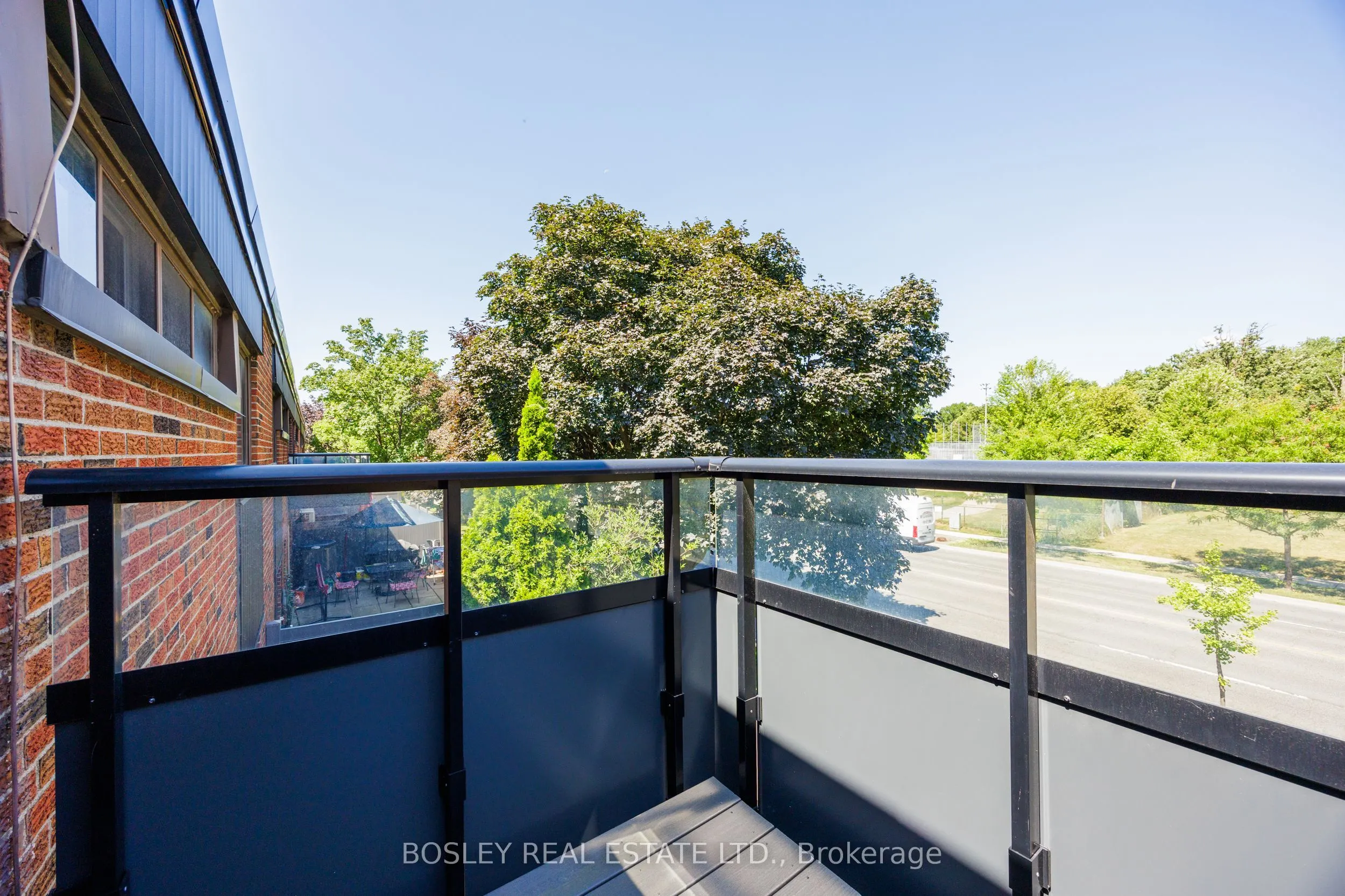 4345 Bloor Street W, #60
