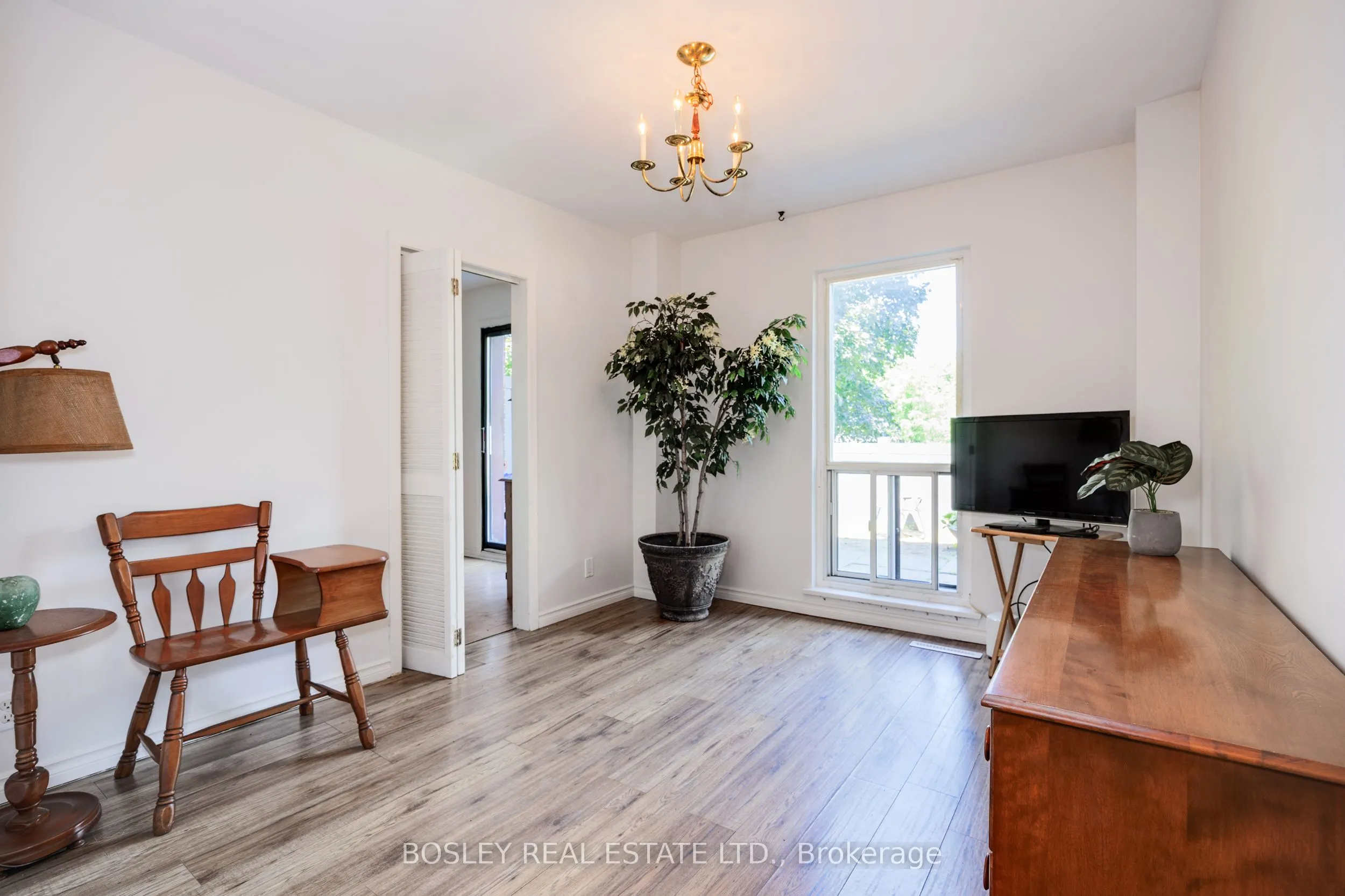 4345 Bloor Street W, #60