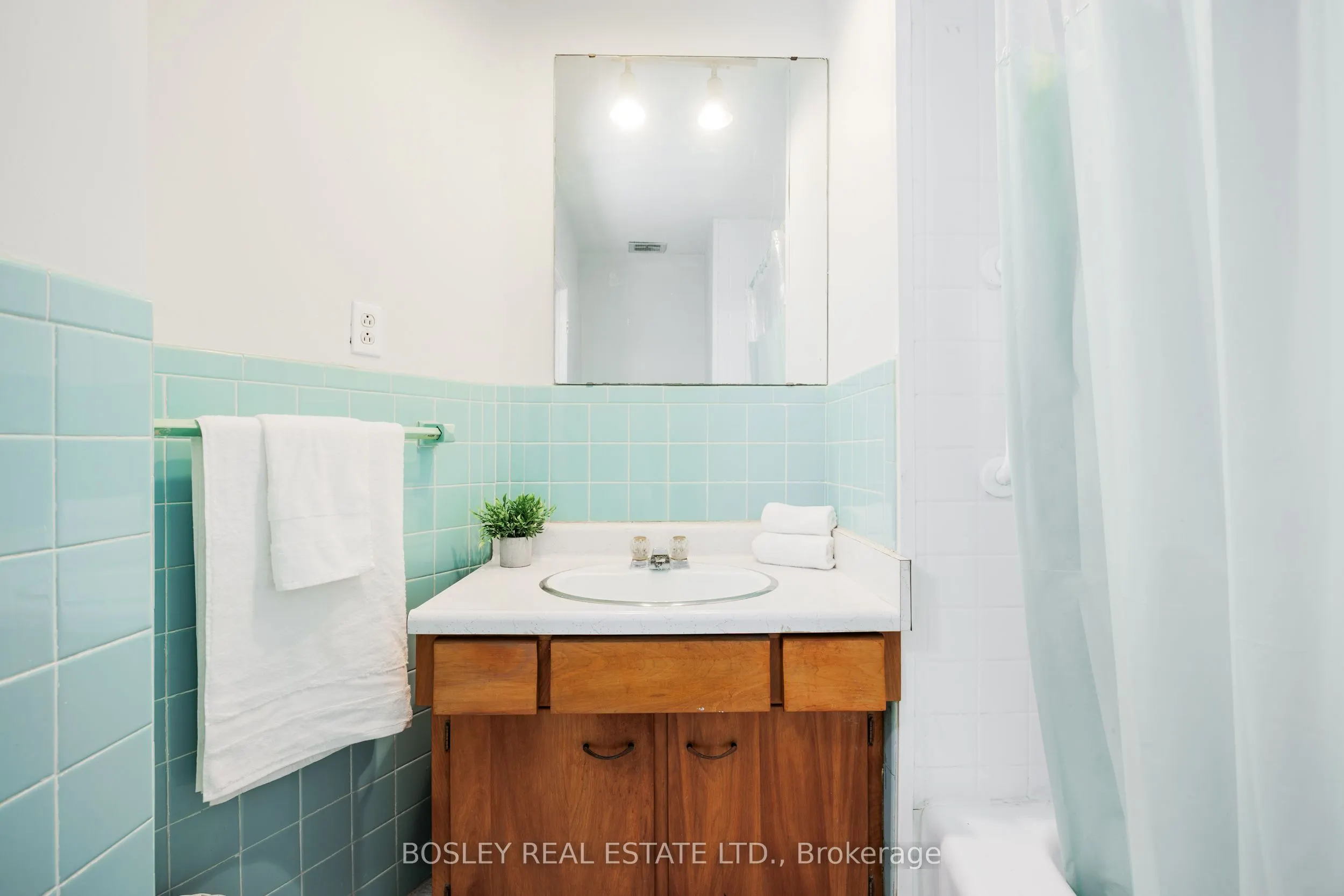 4345 Bloor Street W, #60