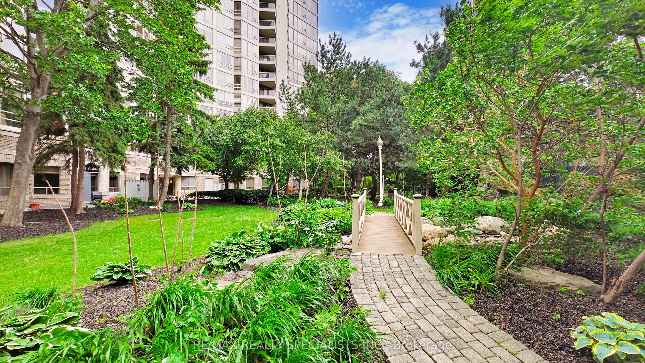 45 Kingsbridge Garden Circle, #2008