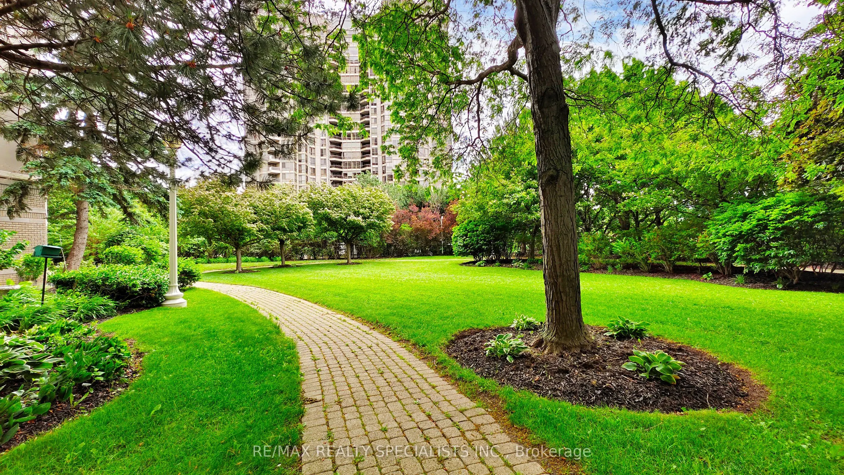 45 Kingsbridge Garden Circle, #2008