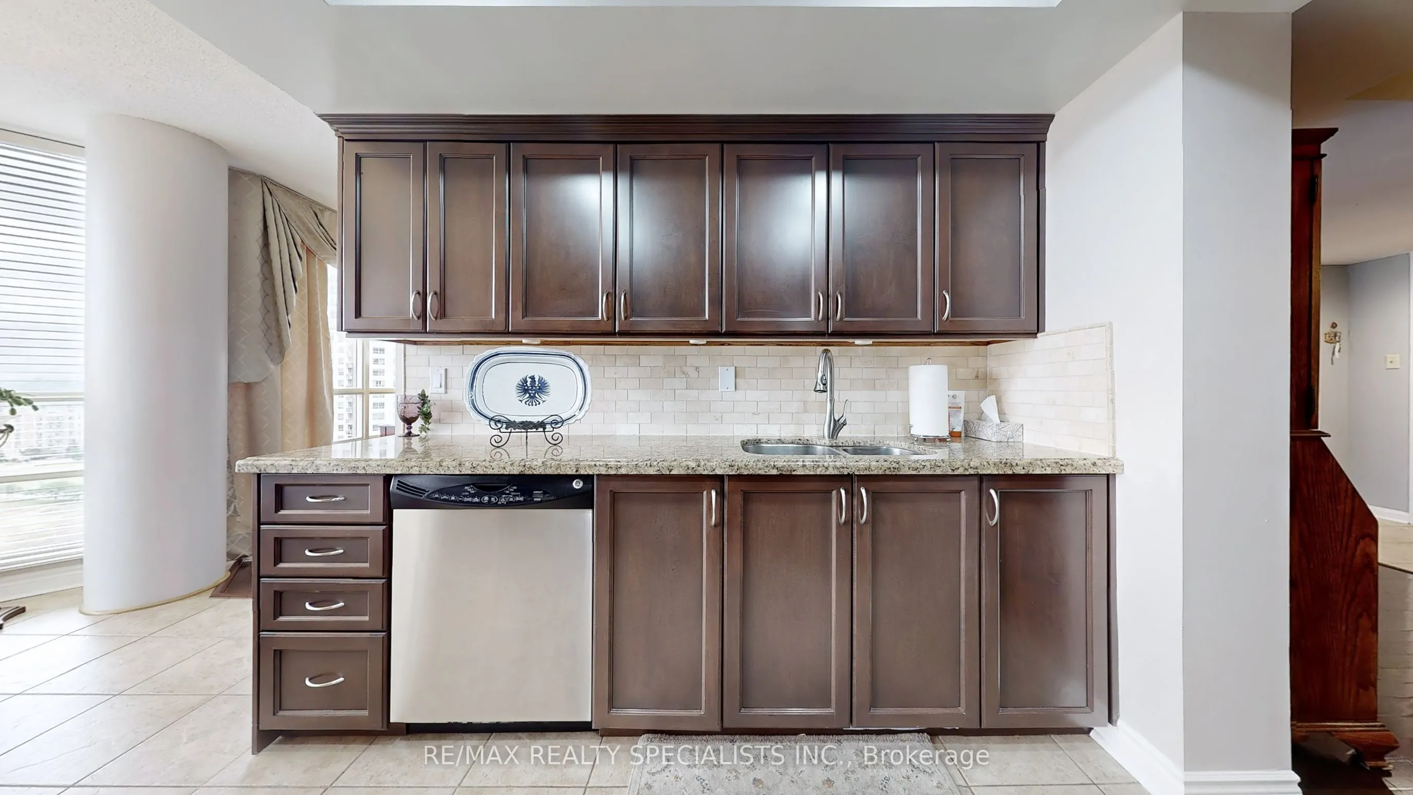 45 Kingsbridge Garden Circle, #2008