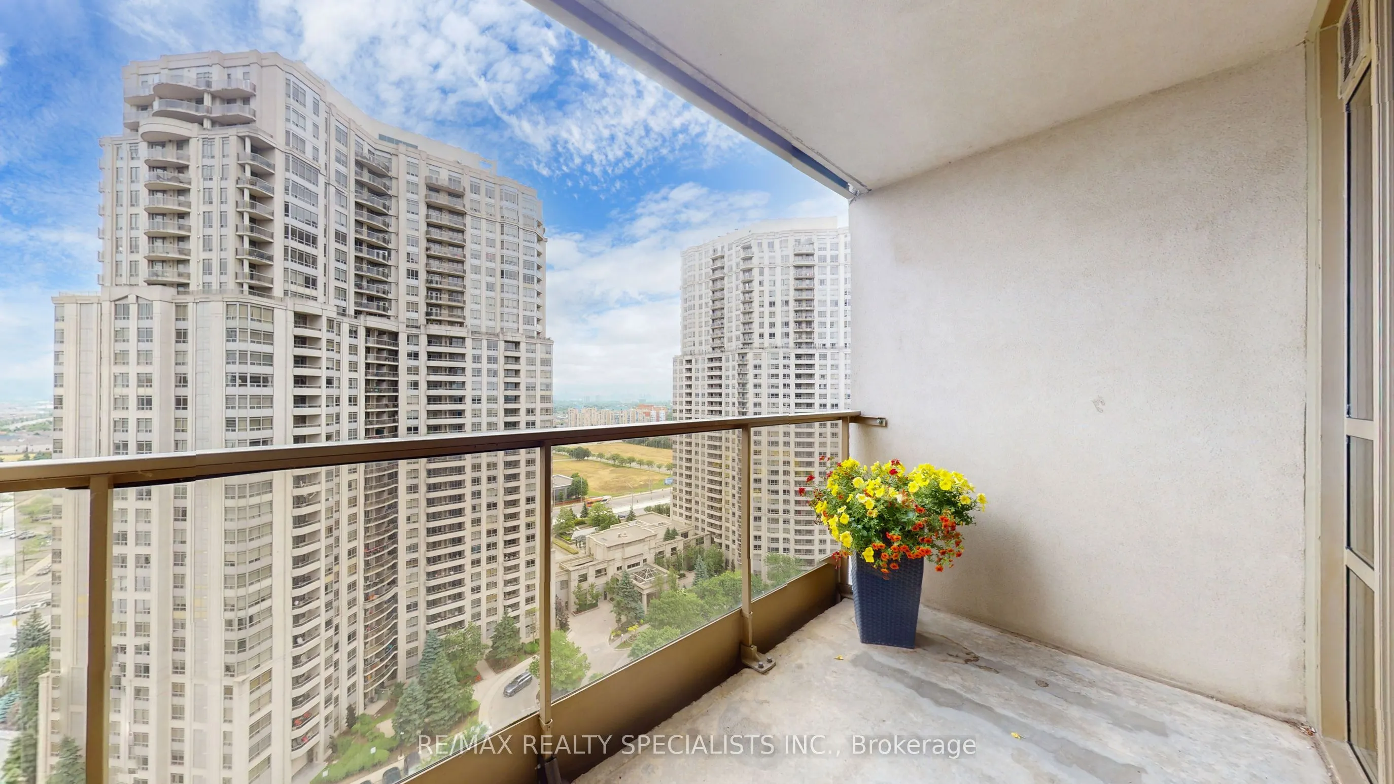 45 Kingsbridge Garden Circle, #2008