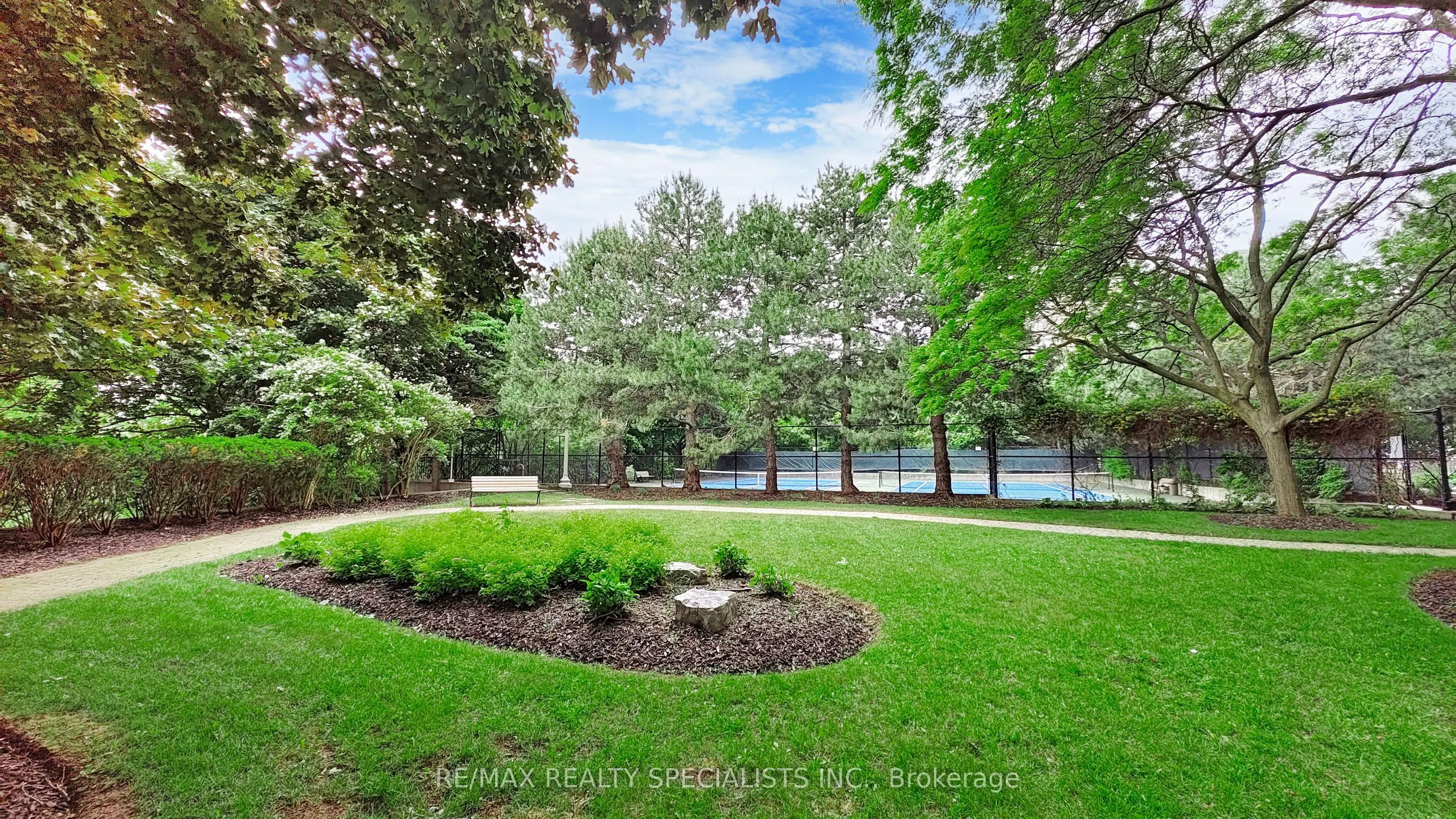 45 Kingsbridge Garden Circle, #2008