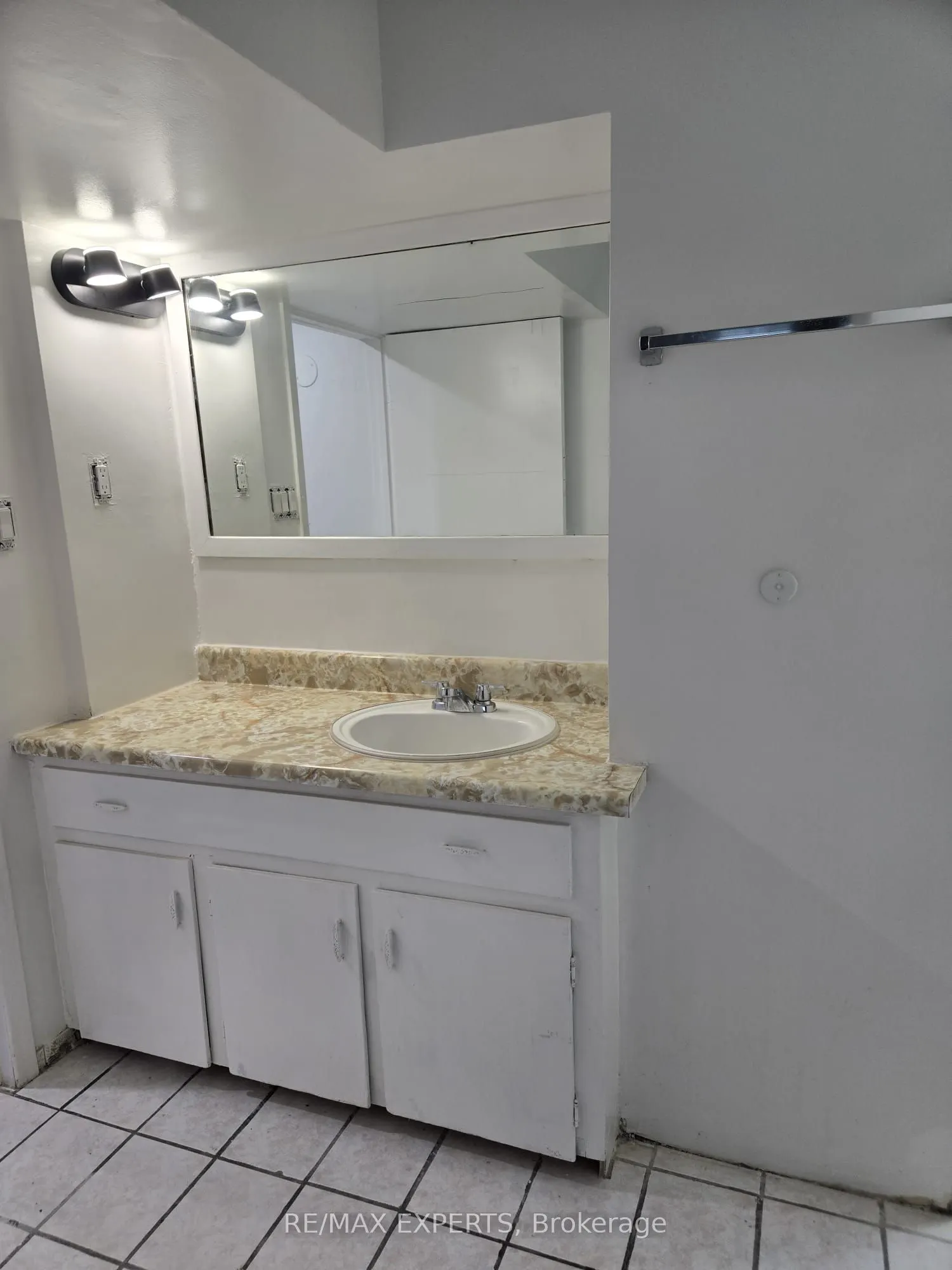 3170 Mallbridge Crescent, #BASEMENT