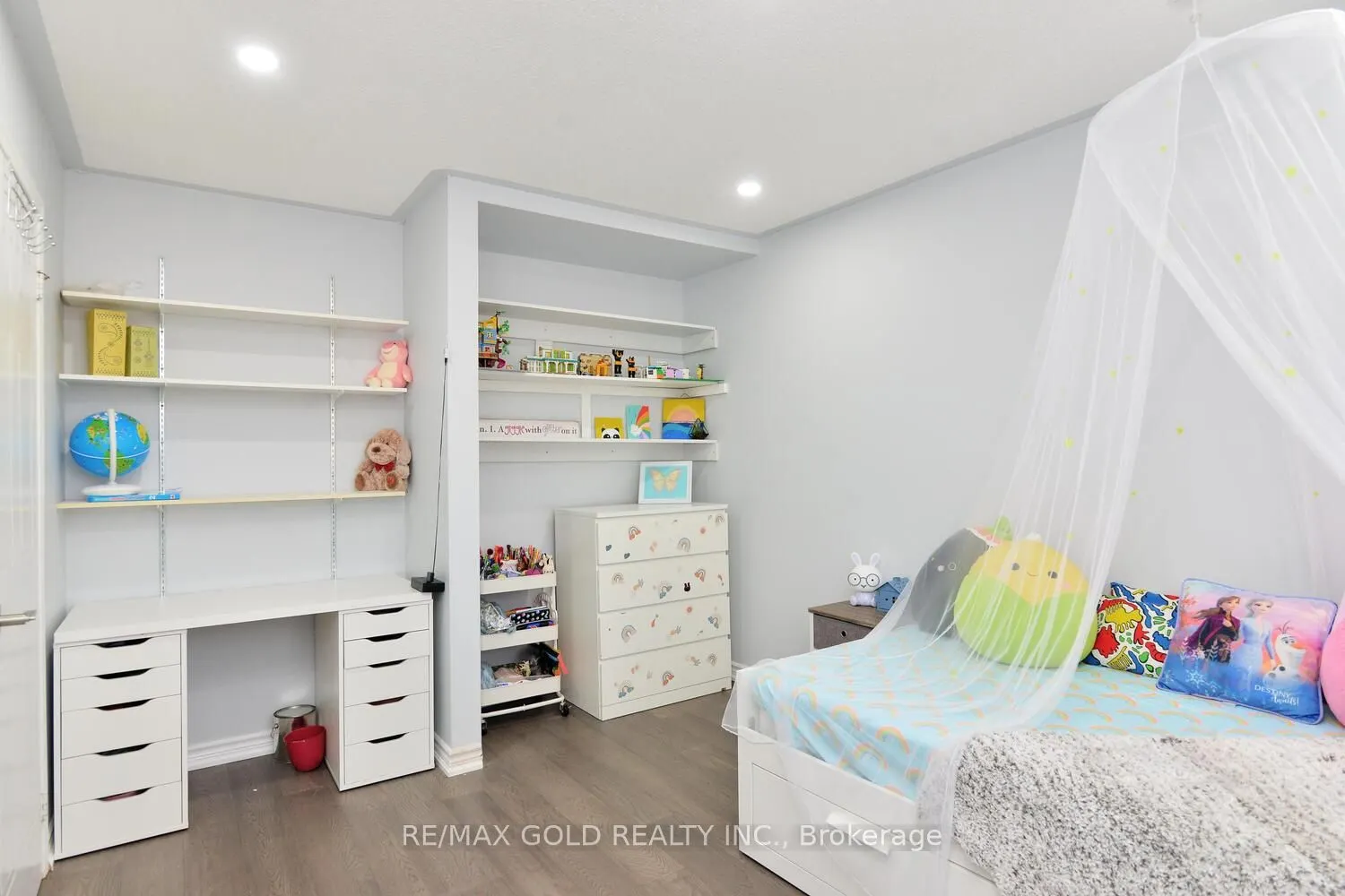 7 Lofty Pines Place