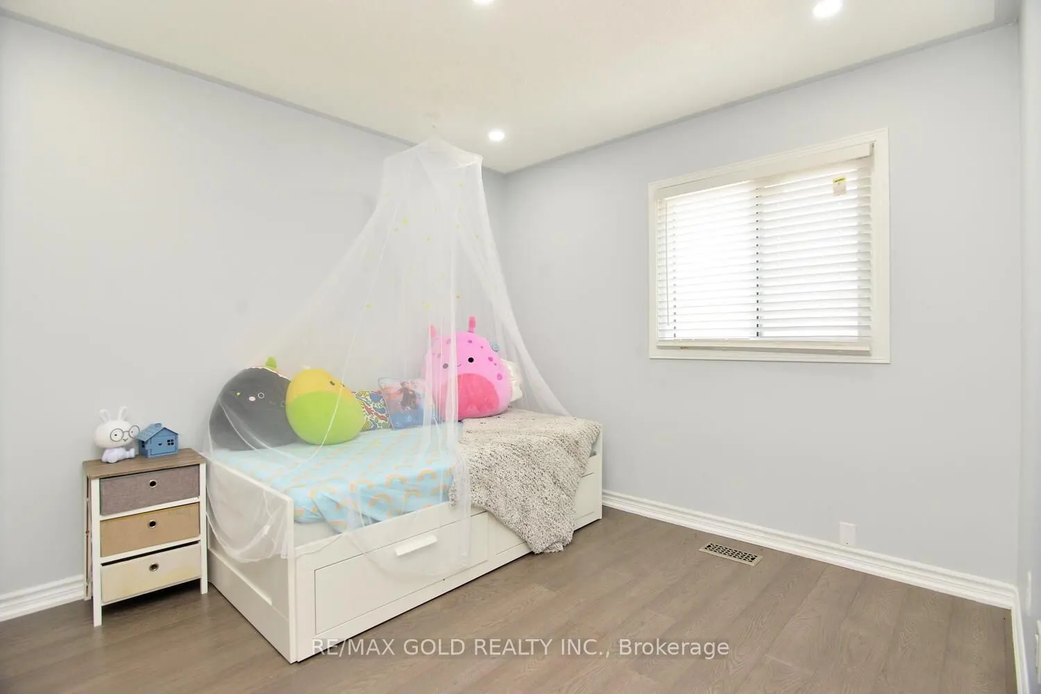 7 Lofty Pines Place