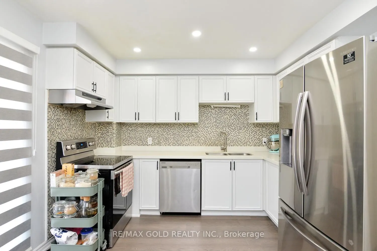 7 Lofty Pines Place