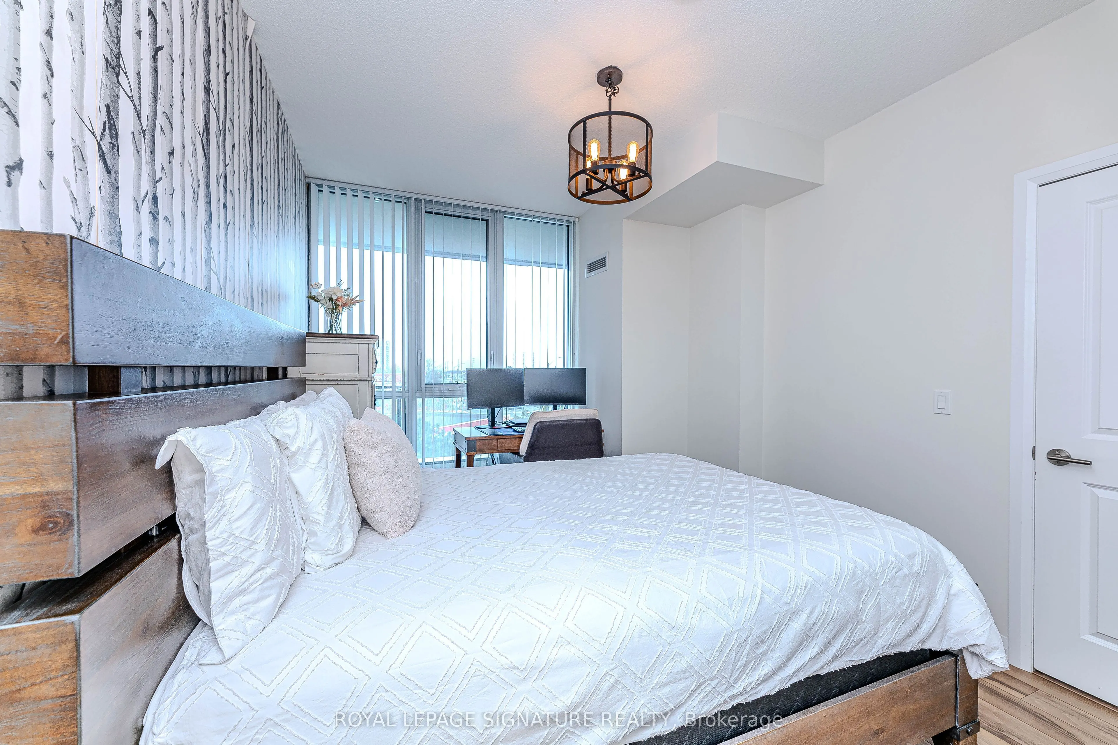 55 Eglinton Avenue W, #408