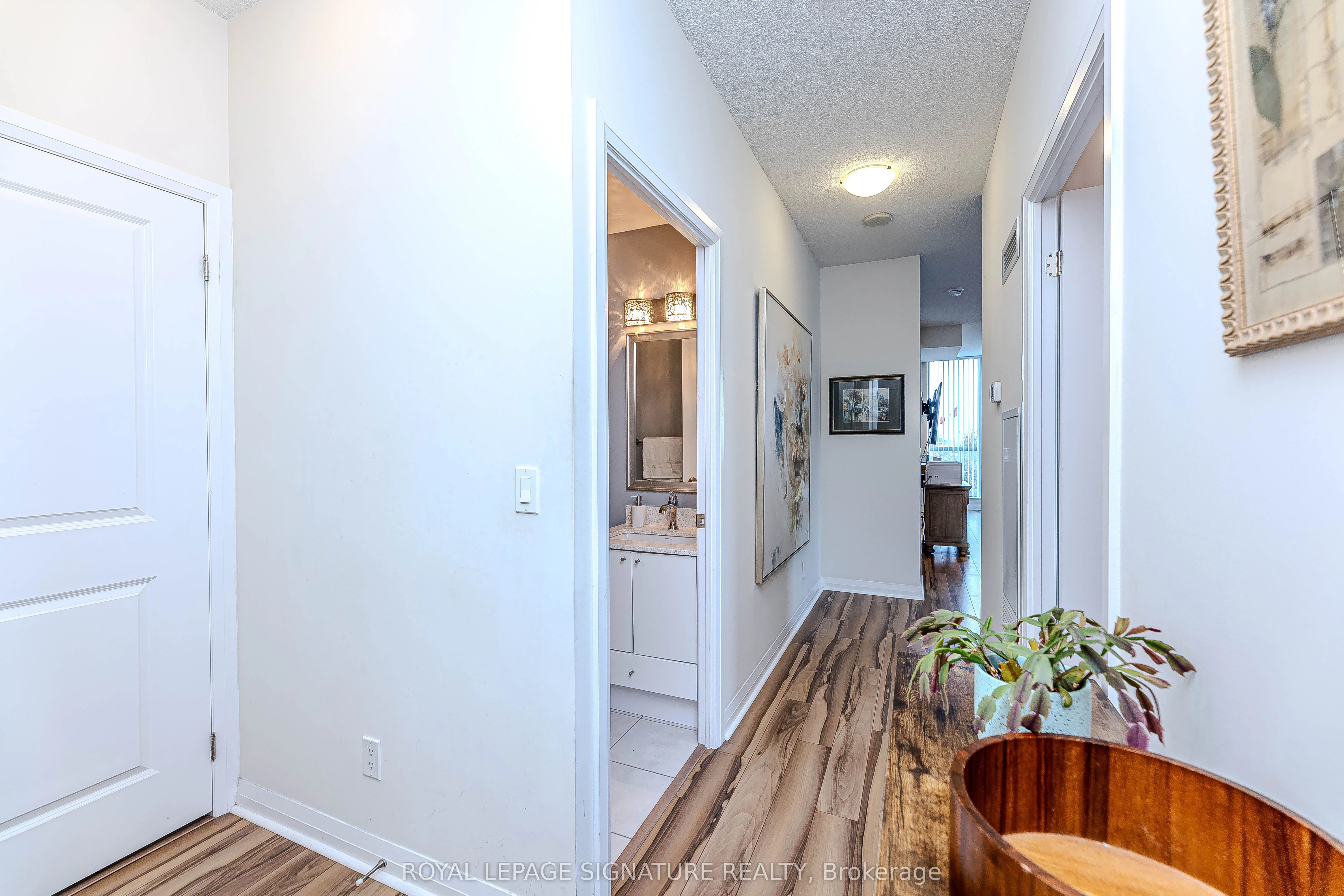 55 Eglinton Avenue W, #408