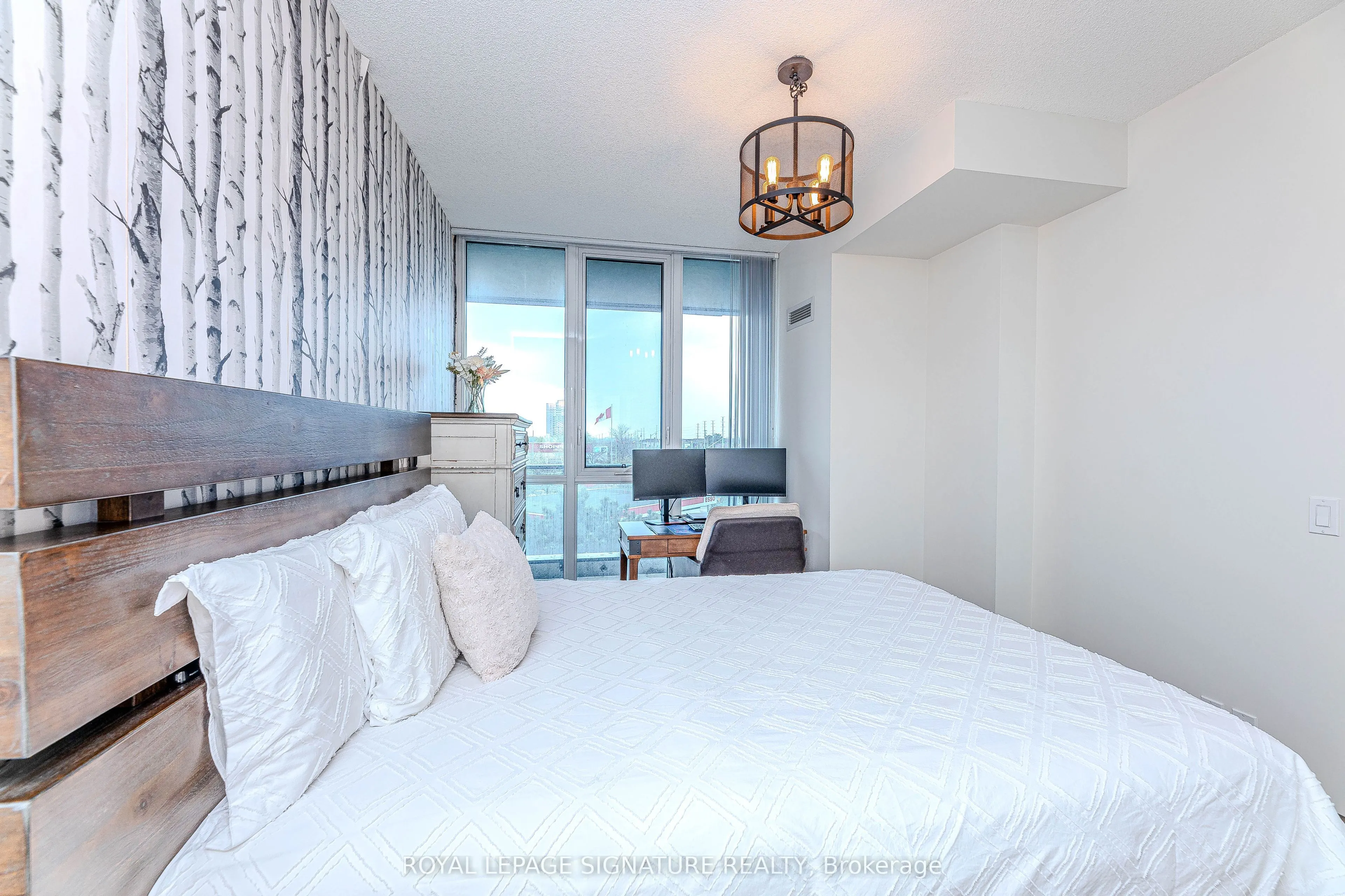 55 Eglinton Avenue W, #408