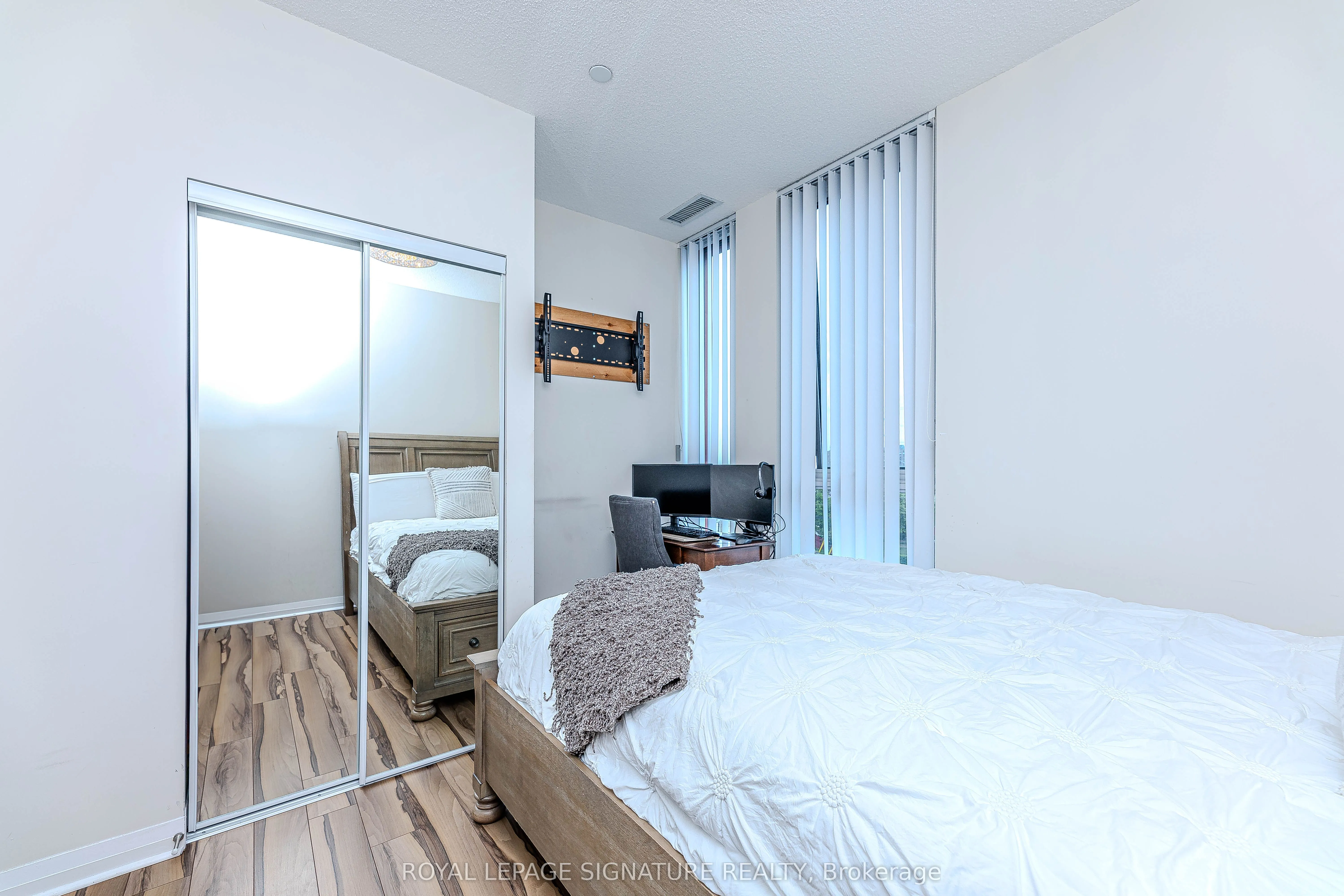 55 Eglinton Avenue W, #408