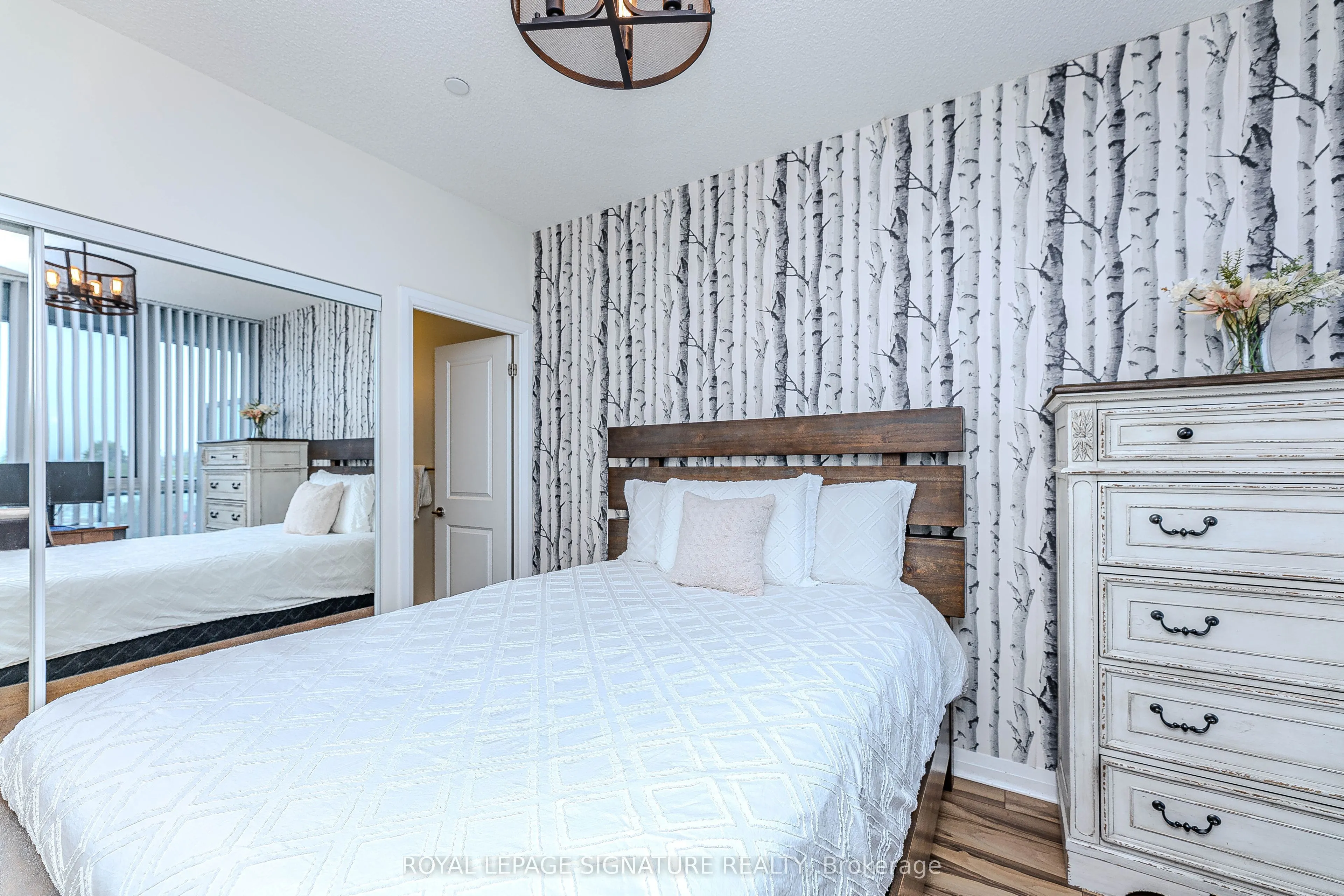 55 Eglinton Avenue W, #408
