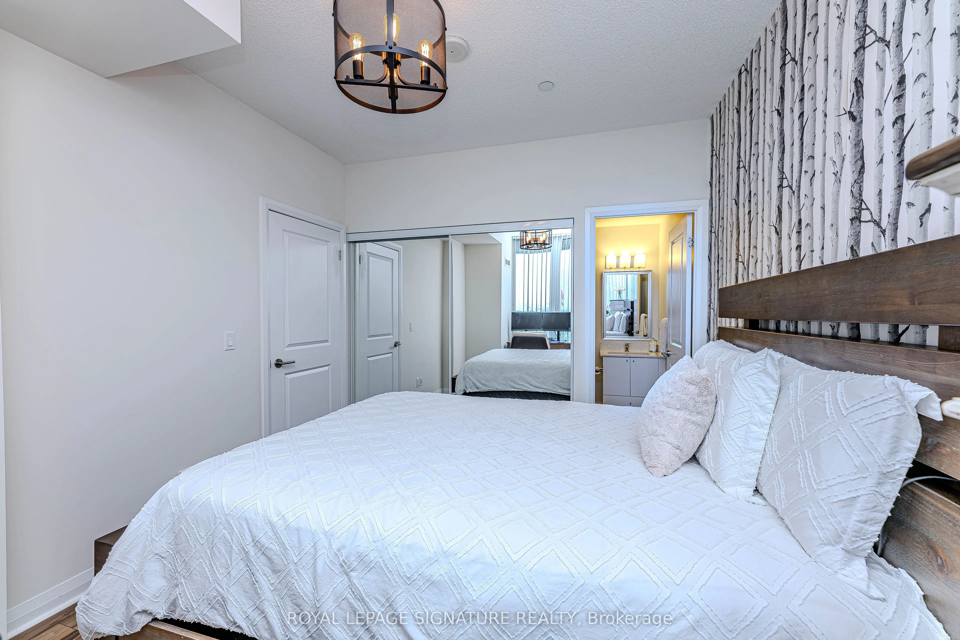 55 Eglinton Avenue W, #408