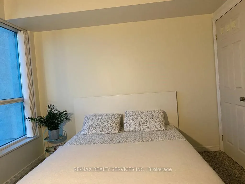2545 Erin Centre Boulevard, #1610