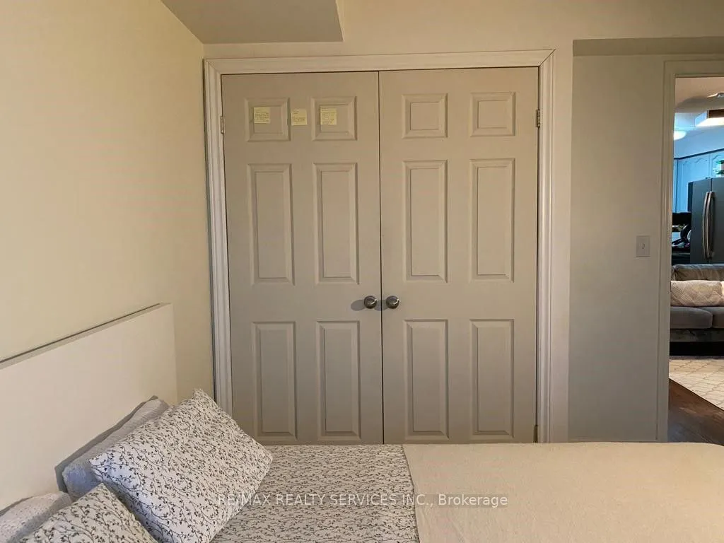 2545 Erin Centre Boulevard, #1610