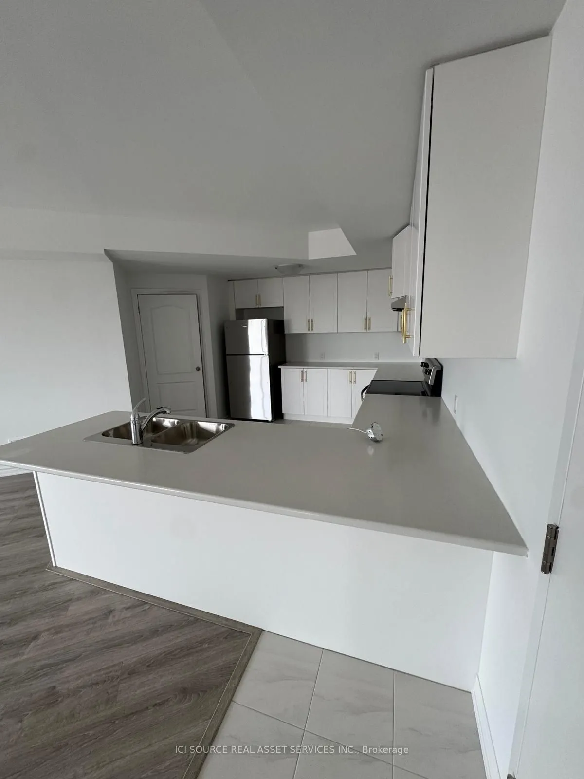 439 Dougall Avenue, #203