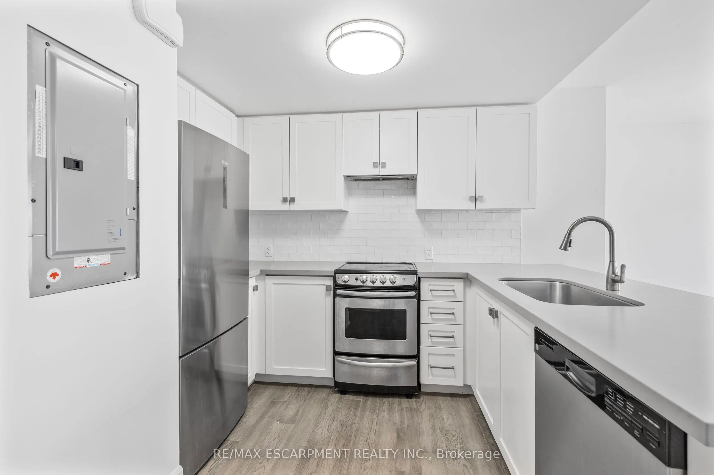 760 Lakeshore Road E, #206
