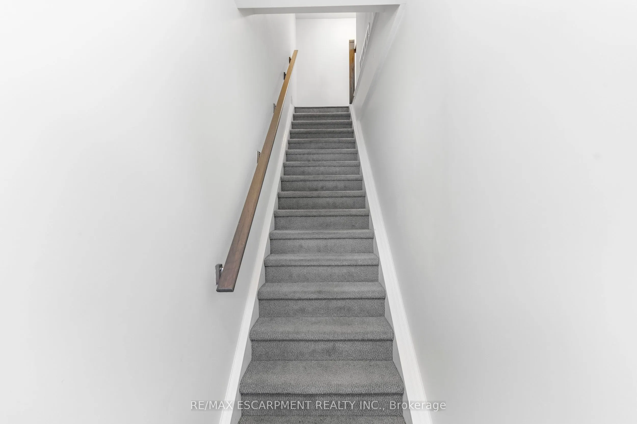 760 Lakeshore Road E, #206