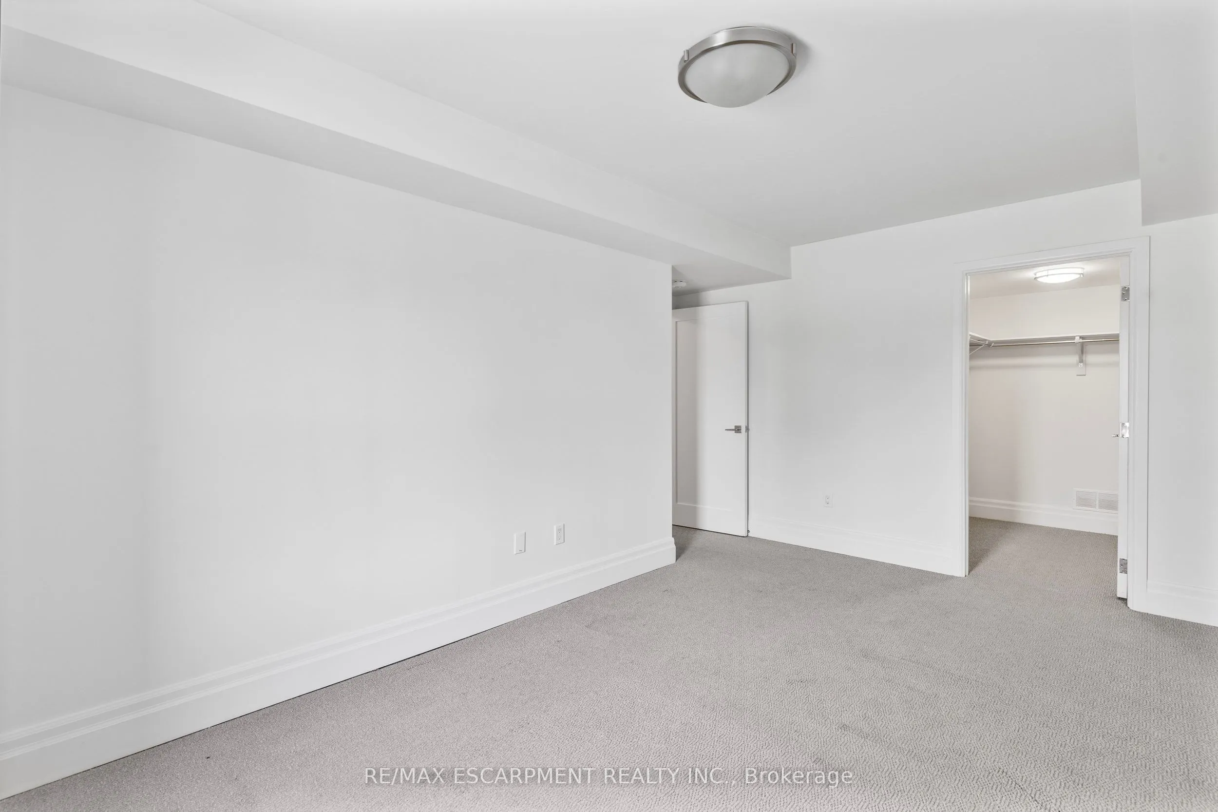 760 Lakeshore Road E, #206