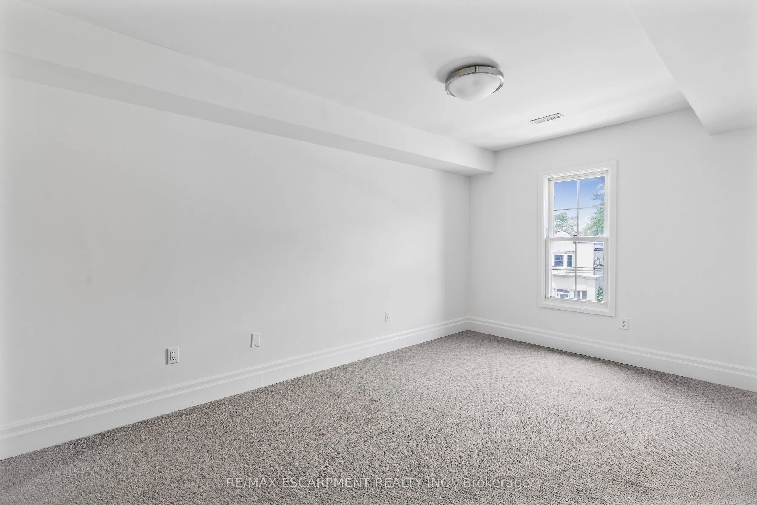 760 Lakeshore Road E, #206