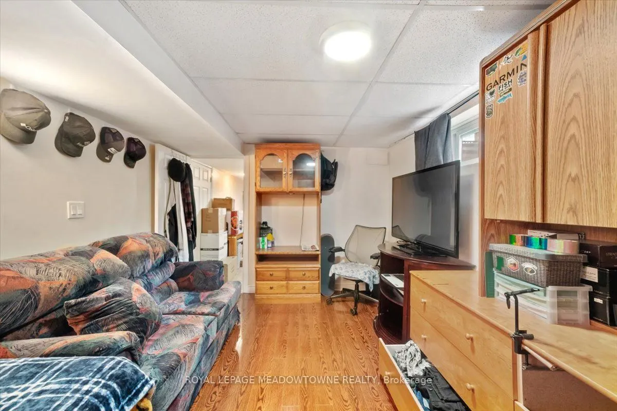 836 Greycedar Crescent