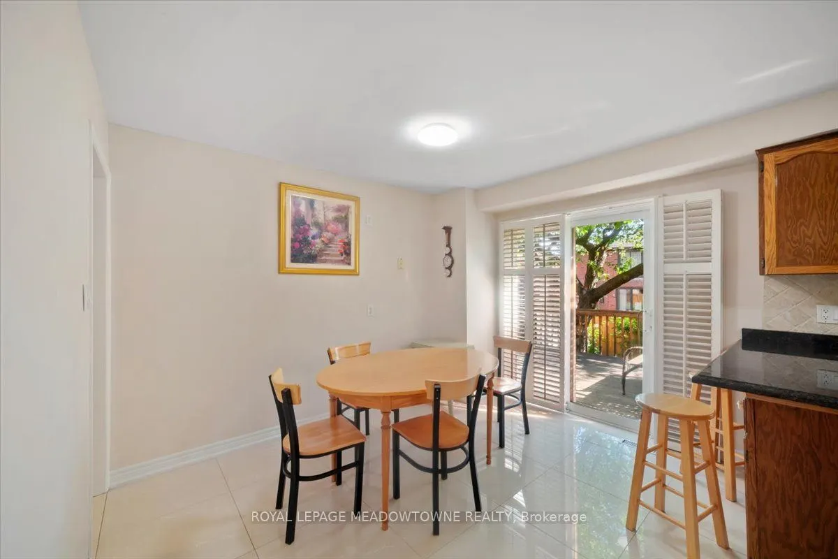 836 Greycedar Crescent