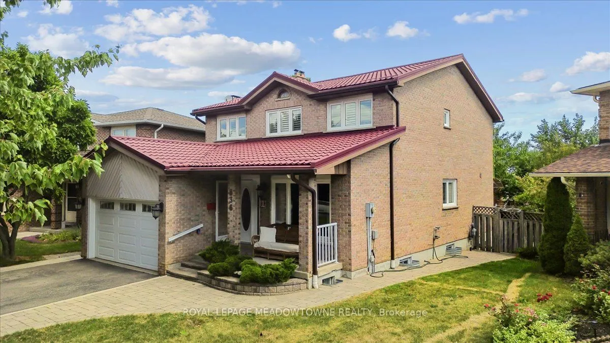 836 Greycedar Crescent