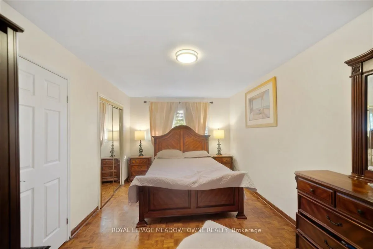 836 Greycedar Crescent