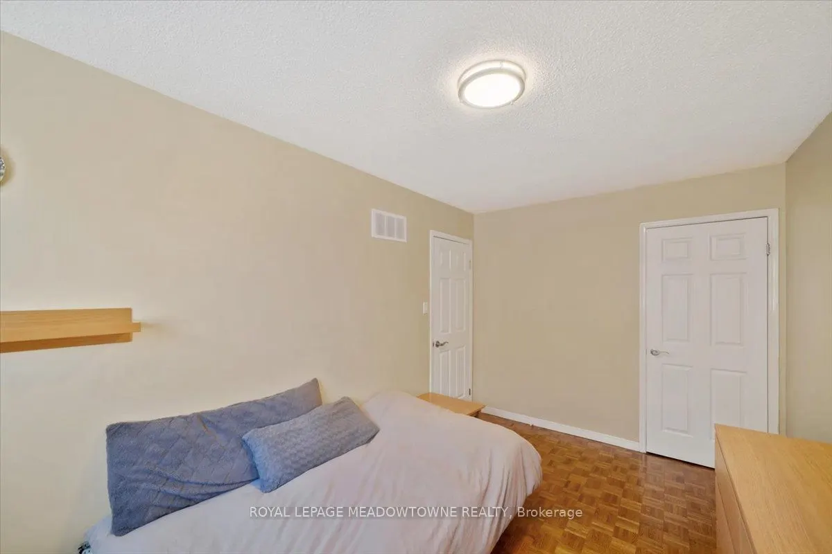 836 Greycedar Crescent