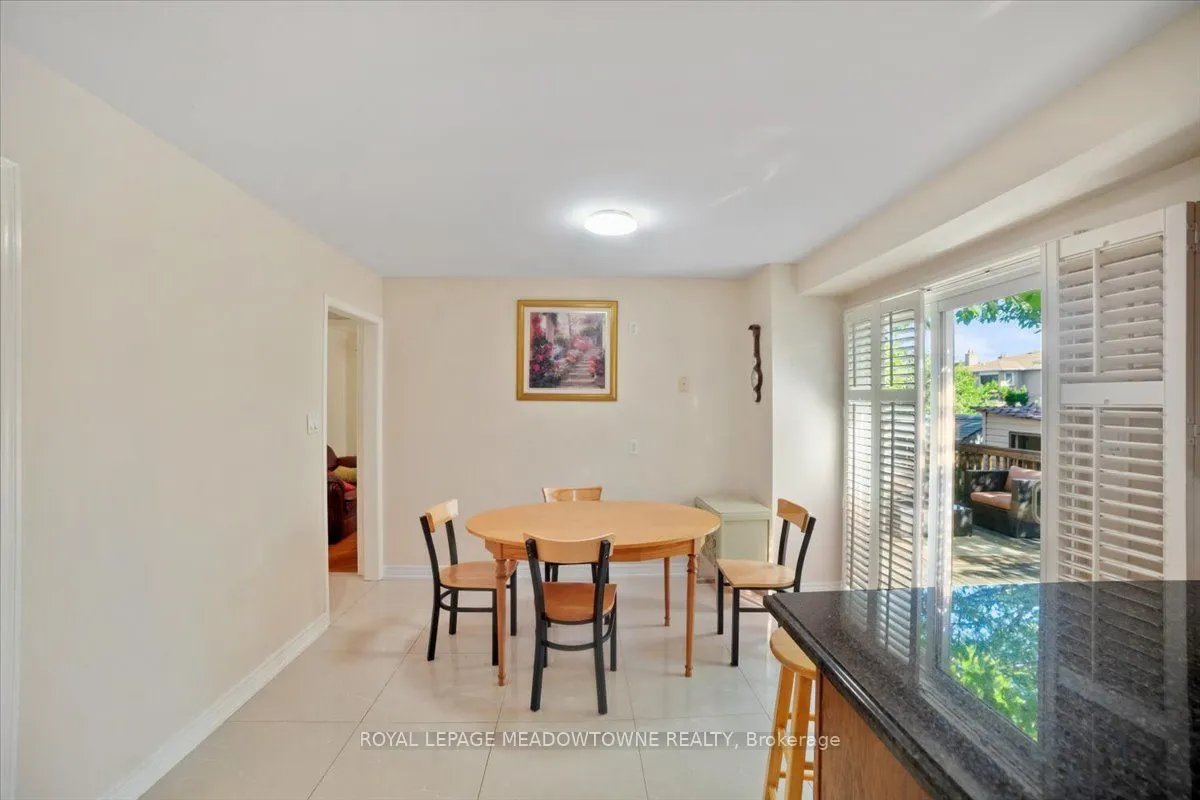 836 Greycedar Crescent