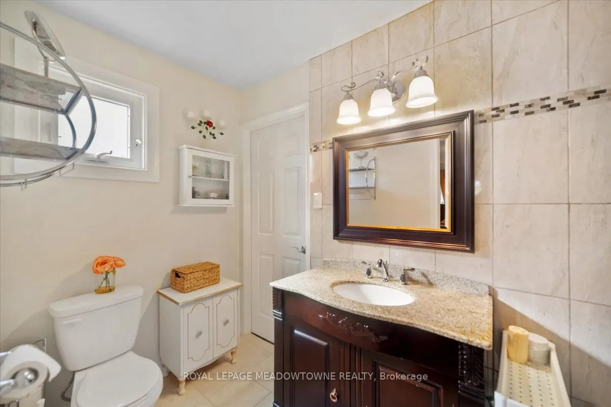 836 Greycedar Crescent