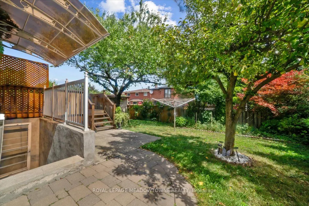 836 Greycedar Crescent