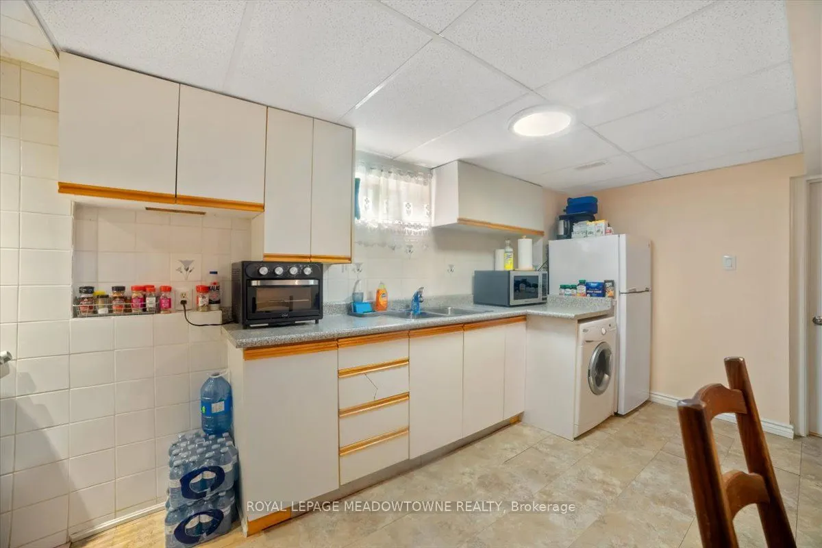 836 Greycedar Crescent