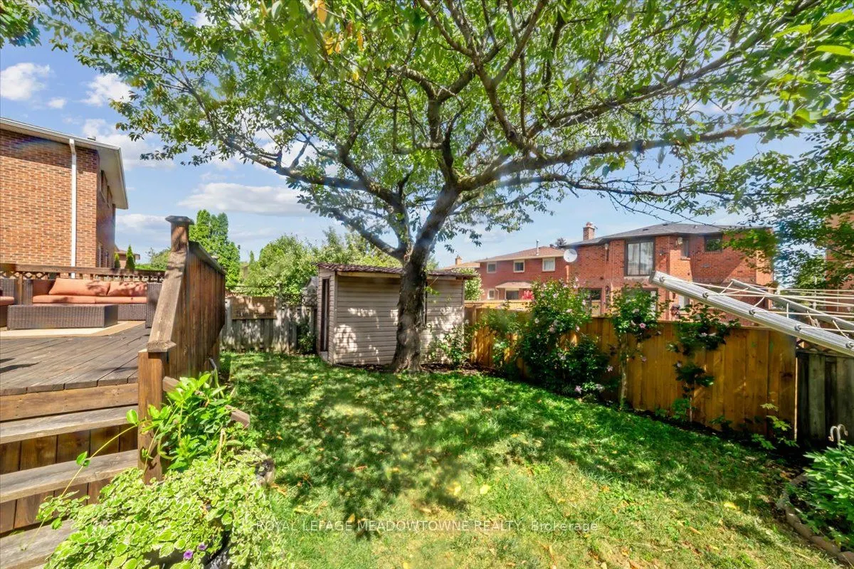 836 Greycedar Crescent