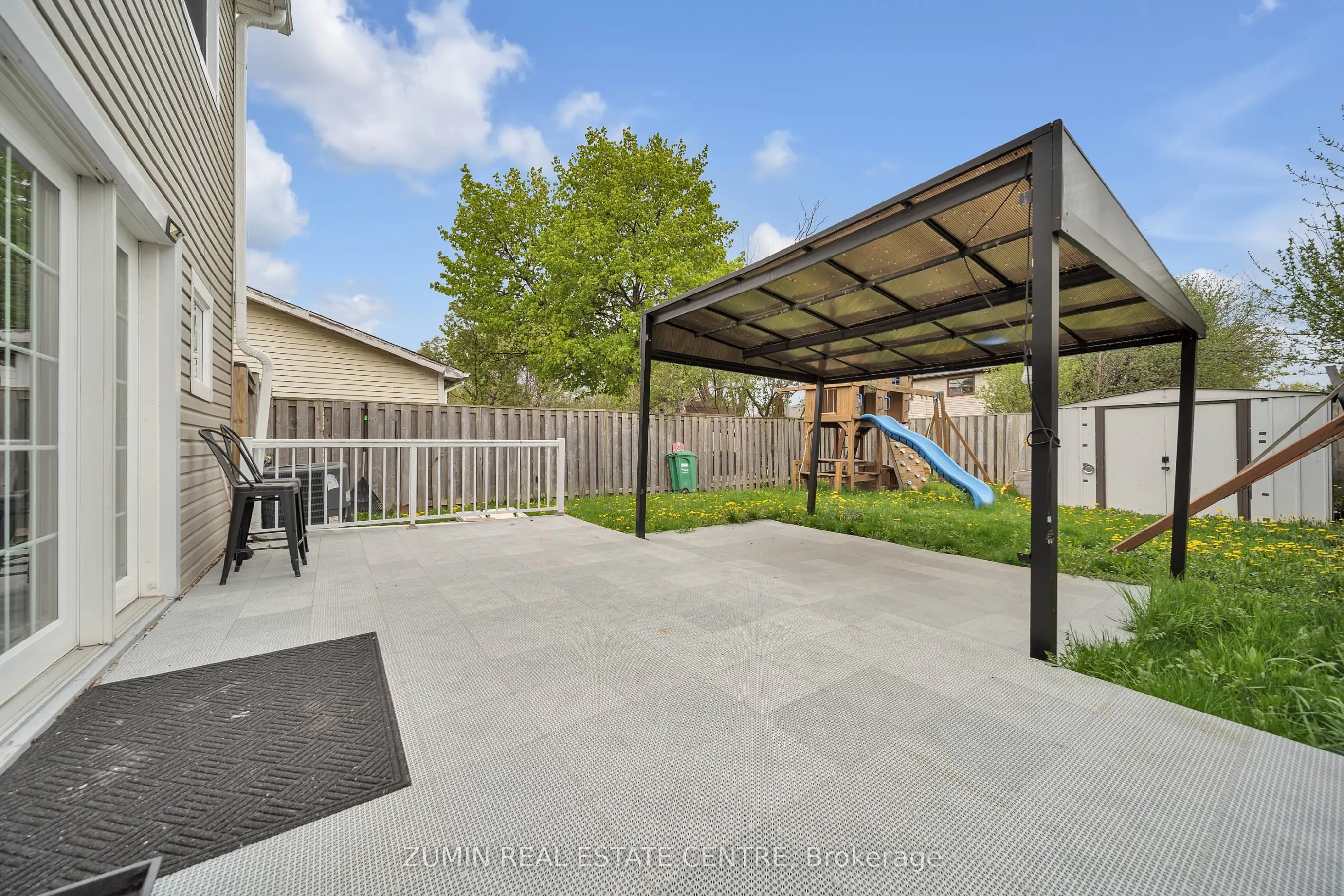 121 Carberry Crescent