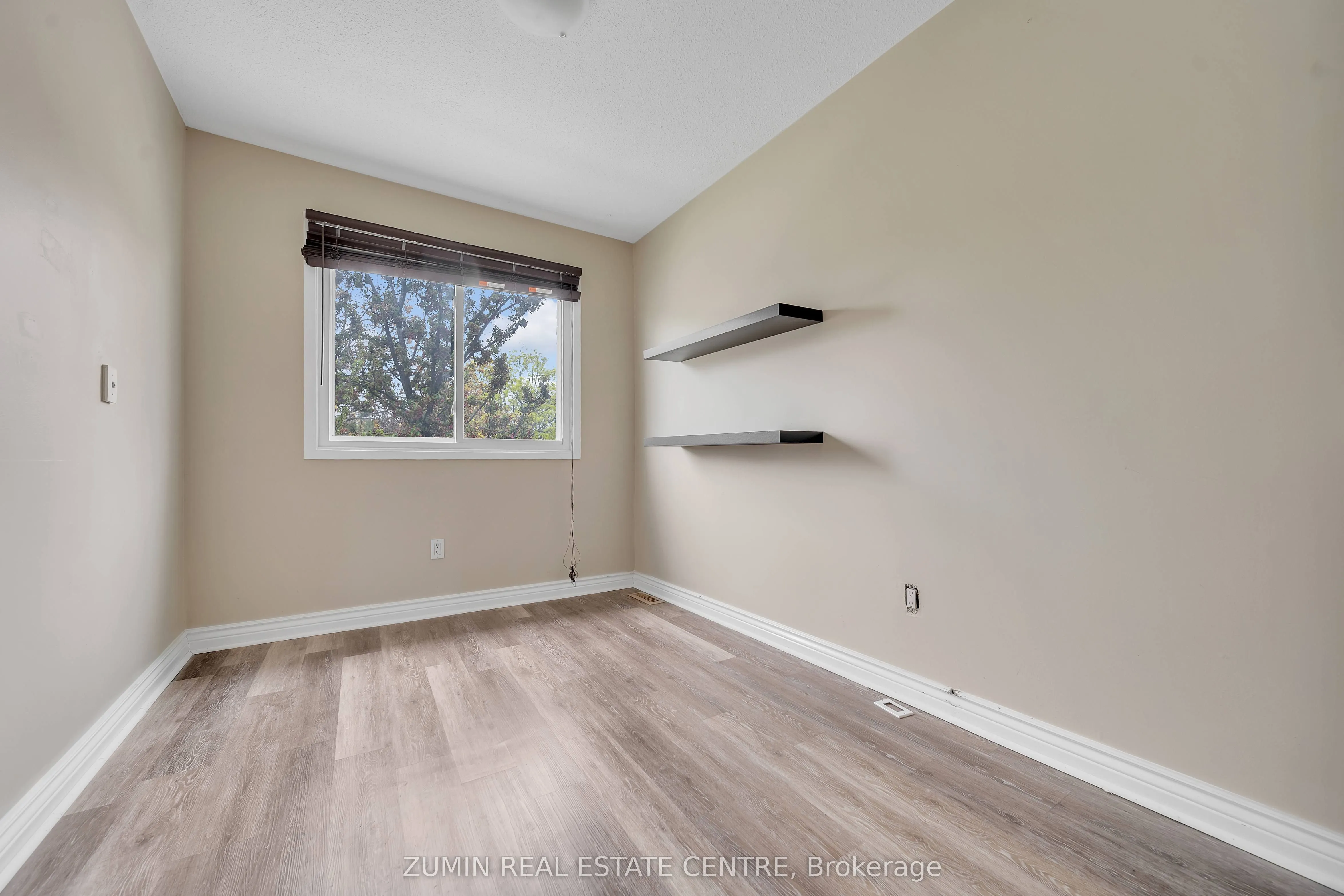 121 Carberry Crescent