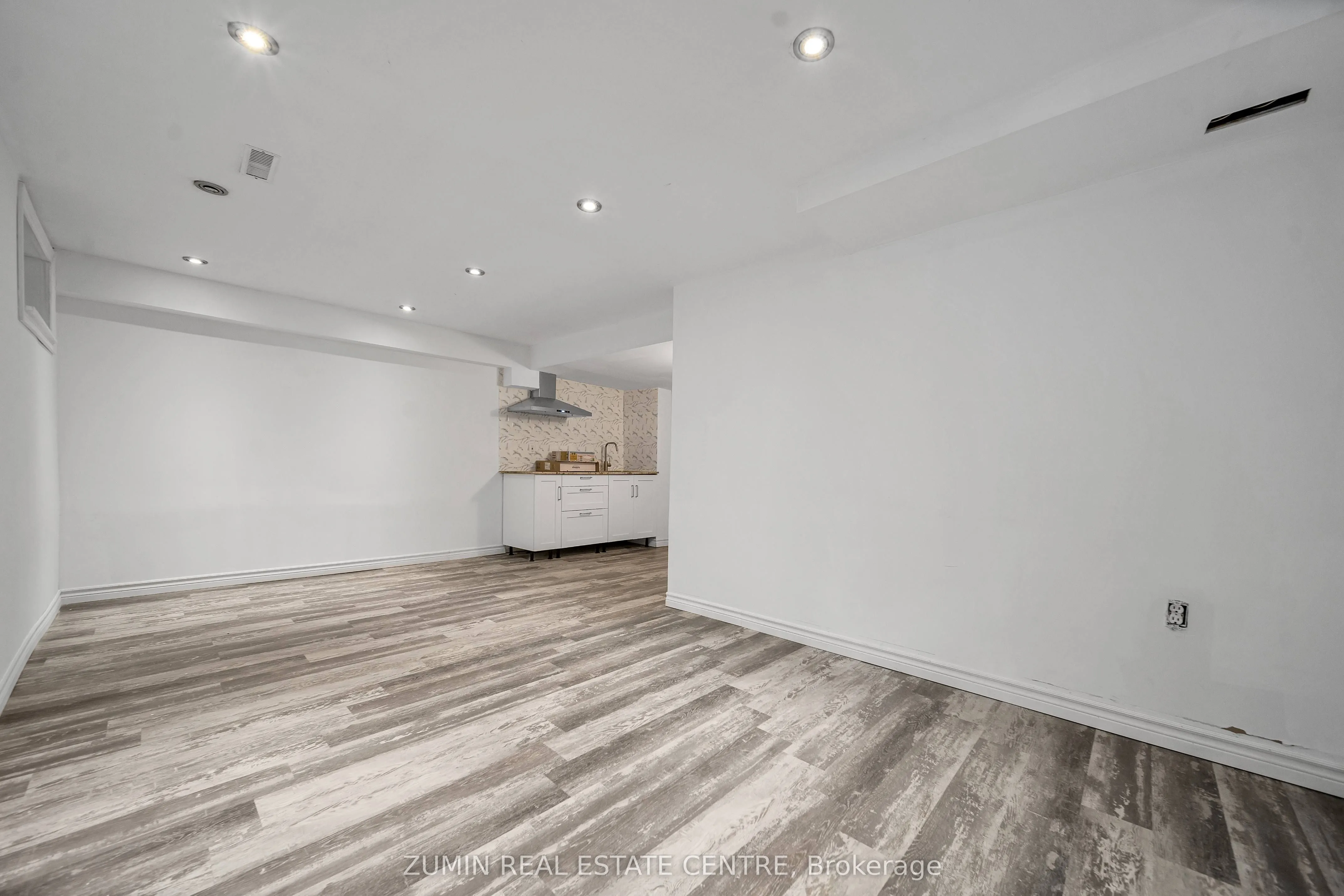 121 Carberry Crescent