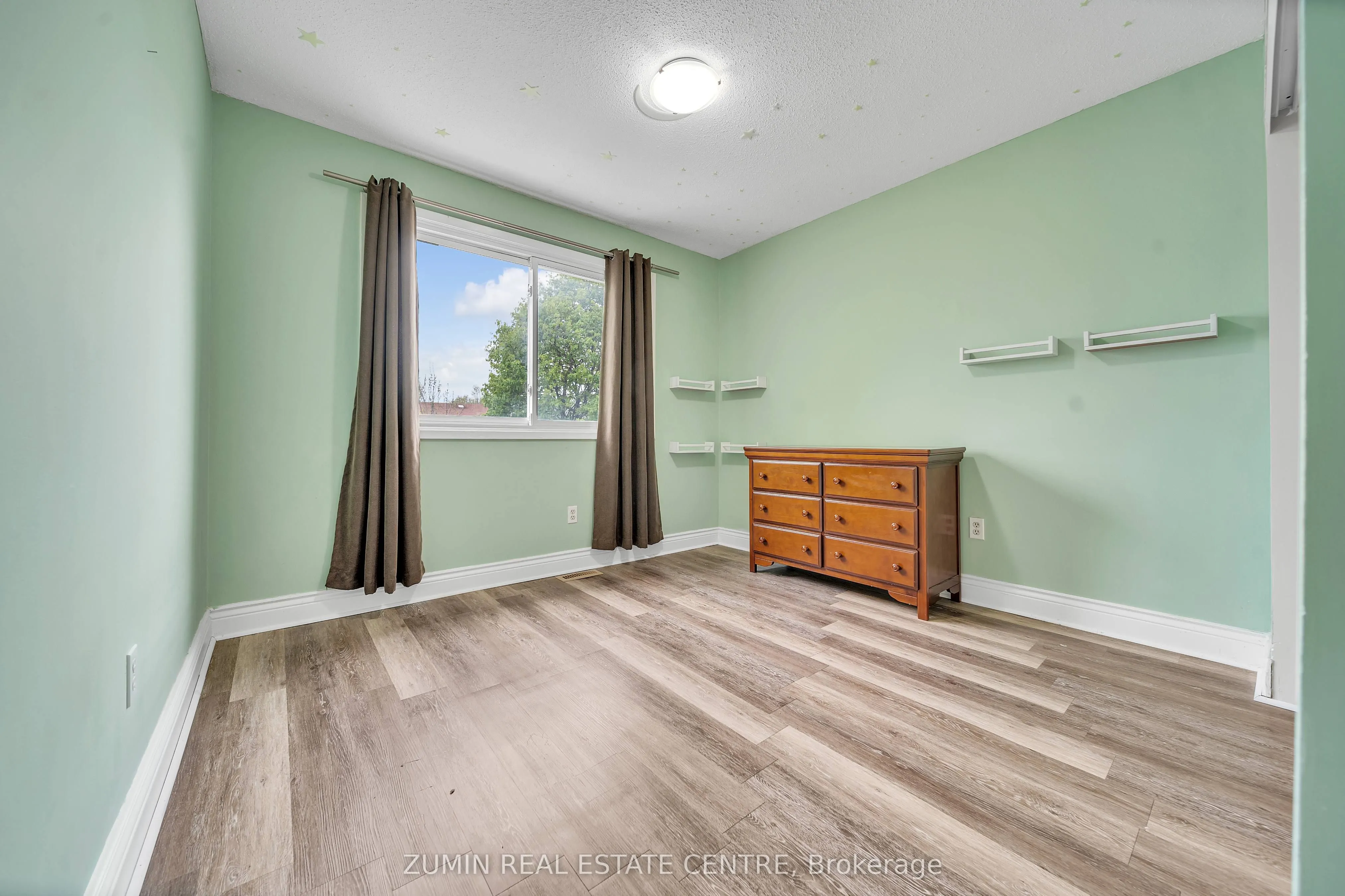 121 Carberry Crescent