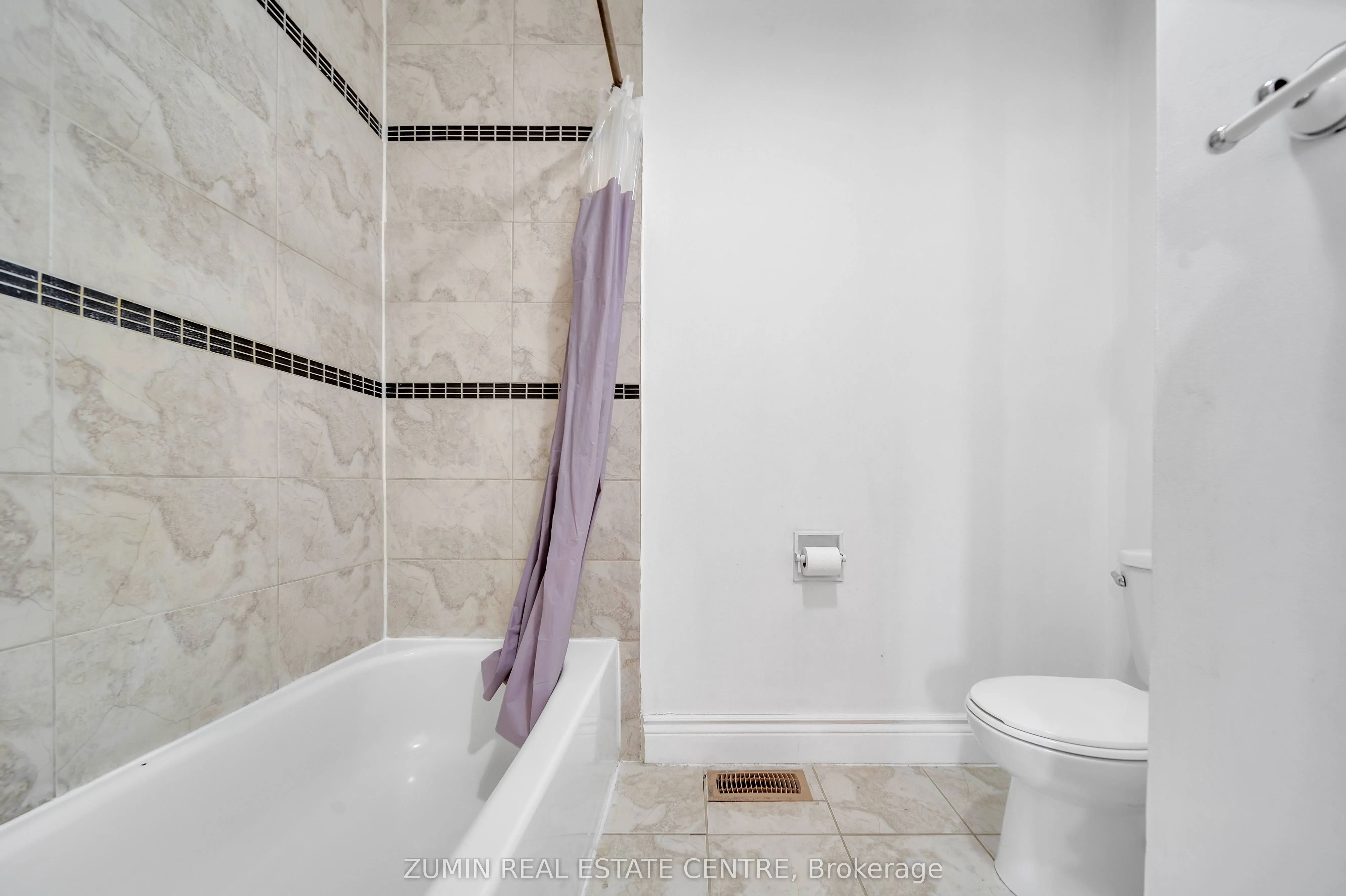 121 Carberry Crescent