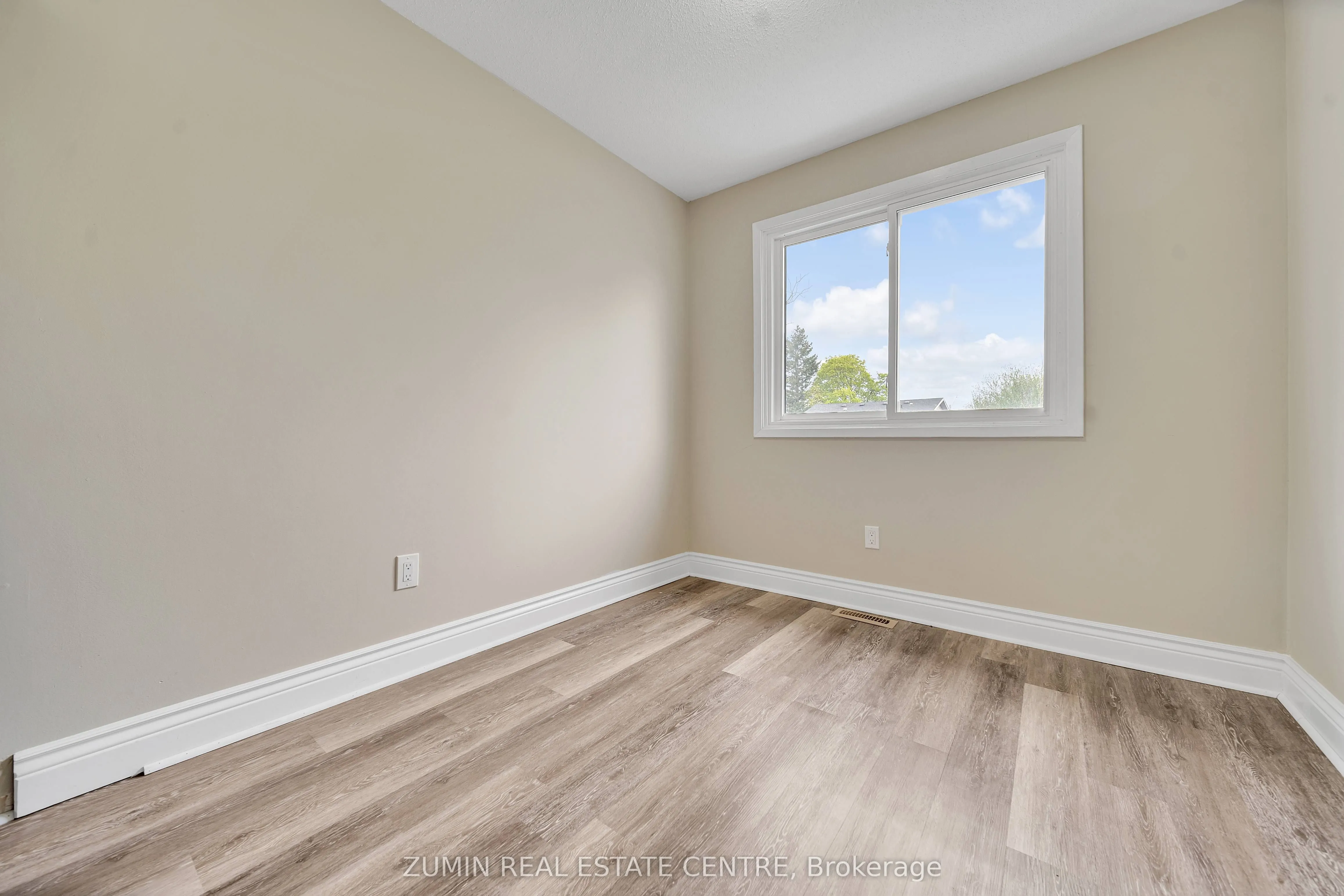 121 Carberry Crescent